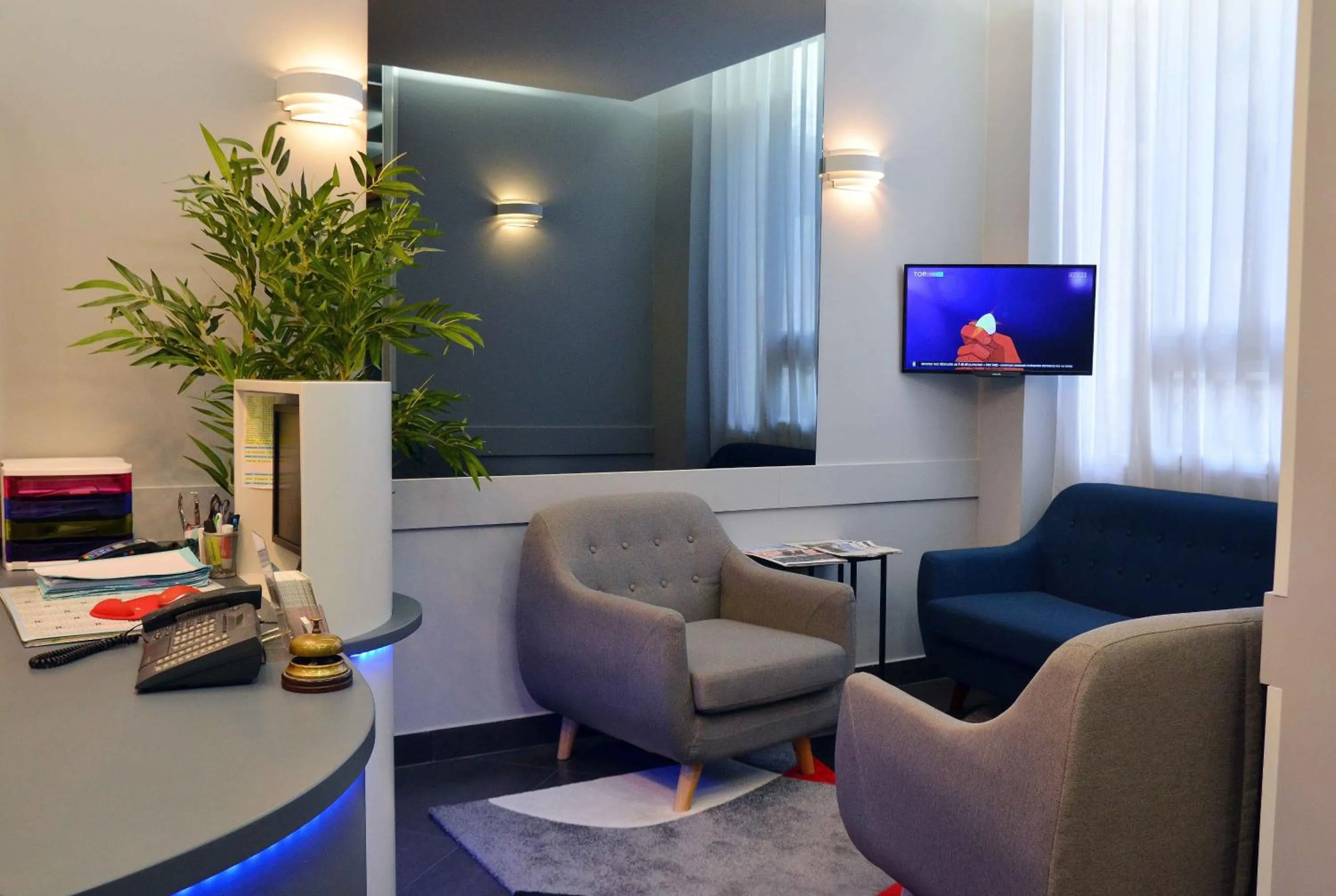 Communal lounge/ TV room, Seating Area in Ribera Eiffel