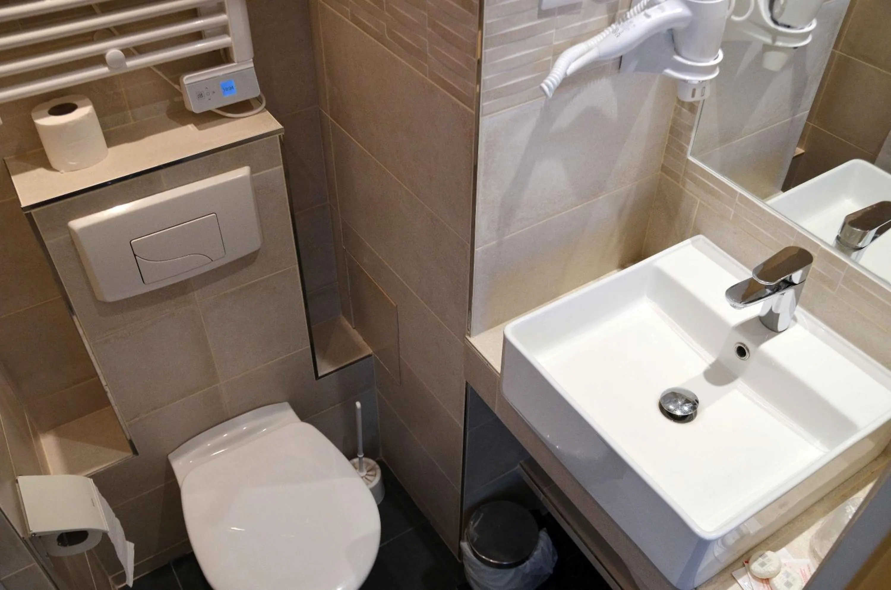 Toilet, Bathroom in Ribera Eiffel