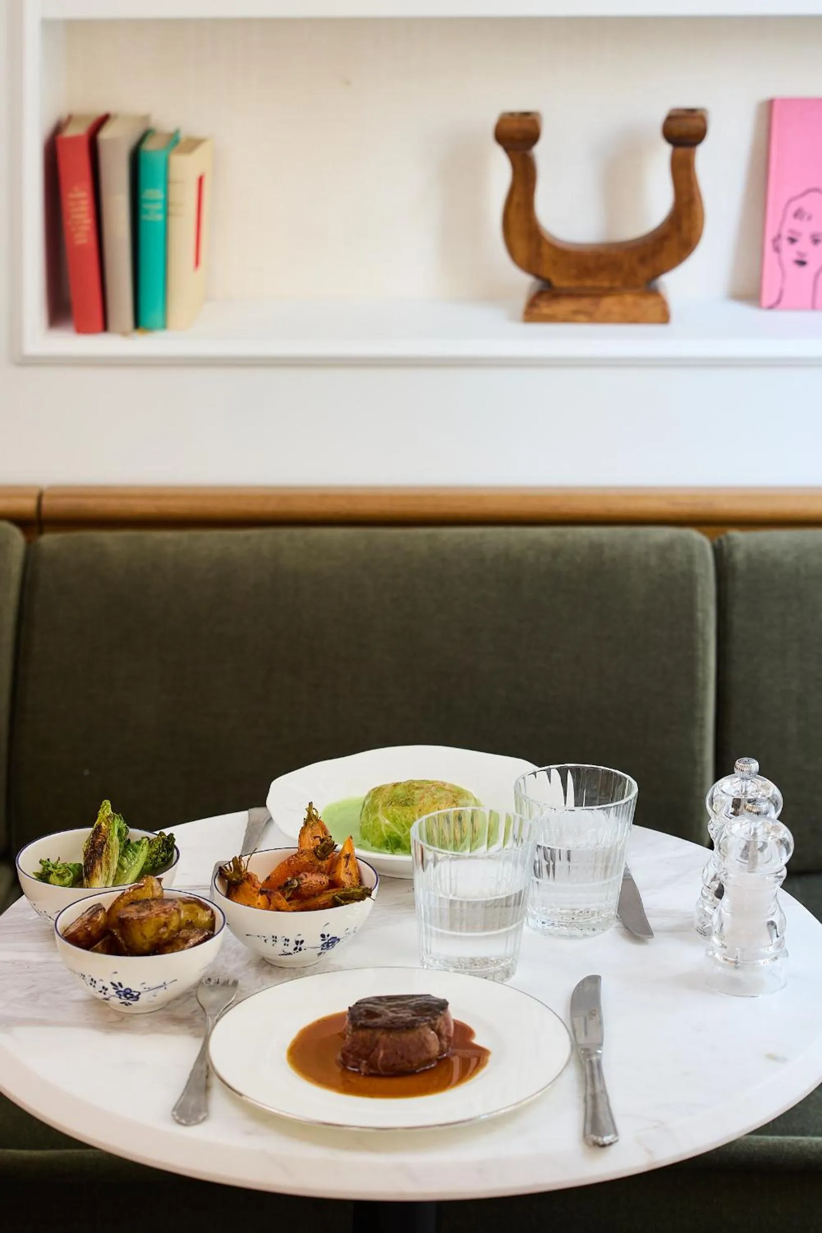 Restaurant/places to eat in Hôtel Noucha