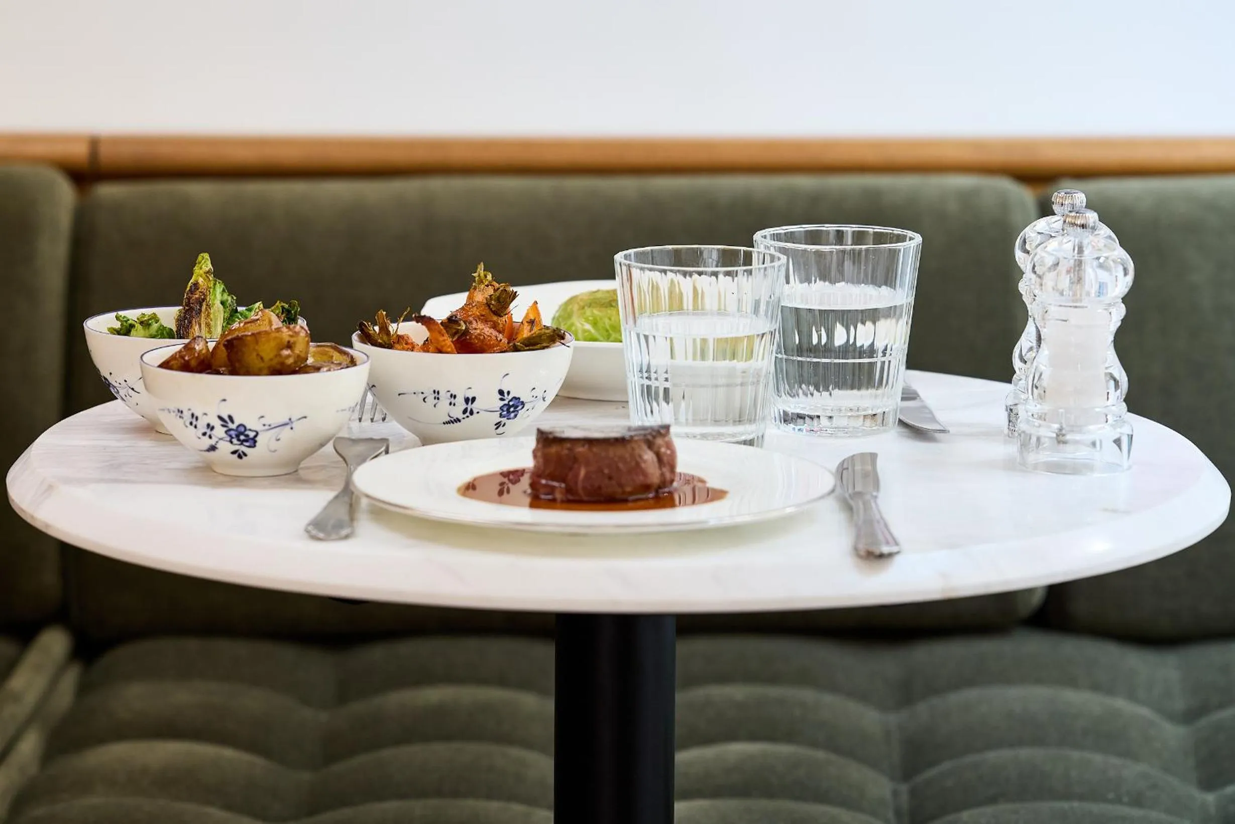 Restaurant/places to eat in Hôtel Noucha