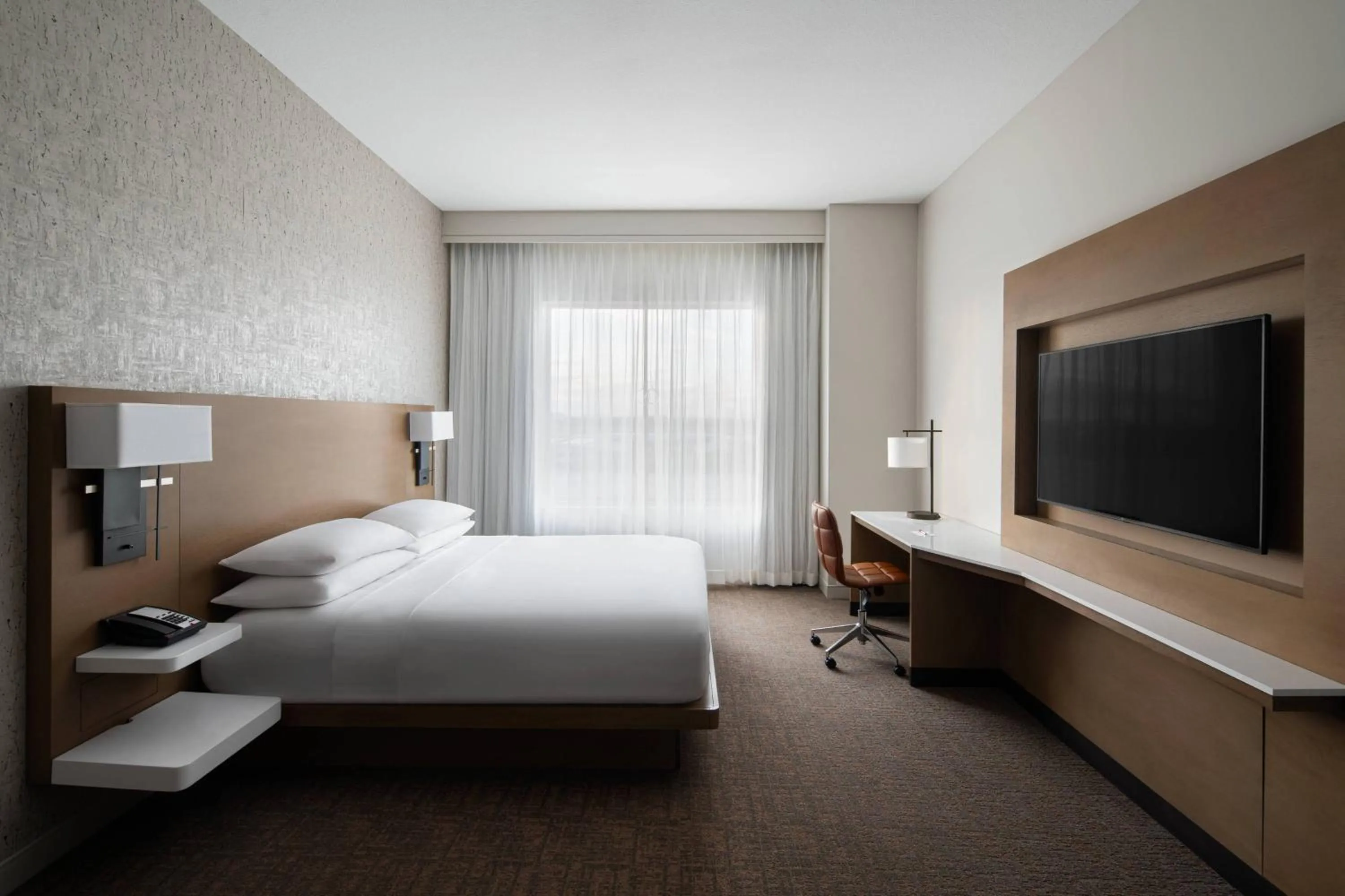 Photo of the whole room, Bed in Marriott Phoenix Chandler