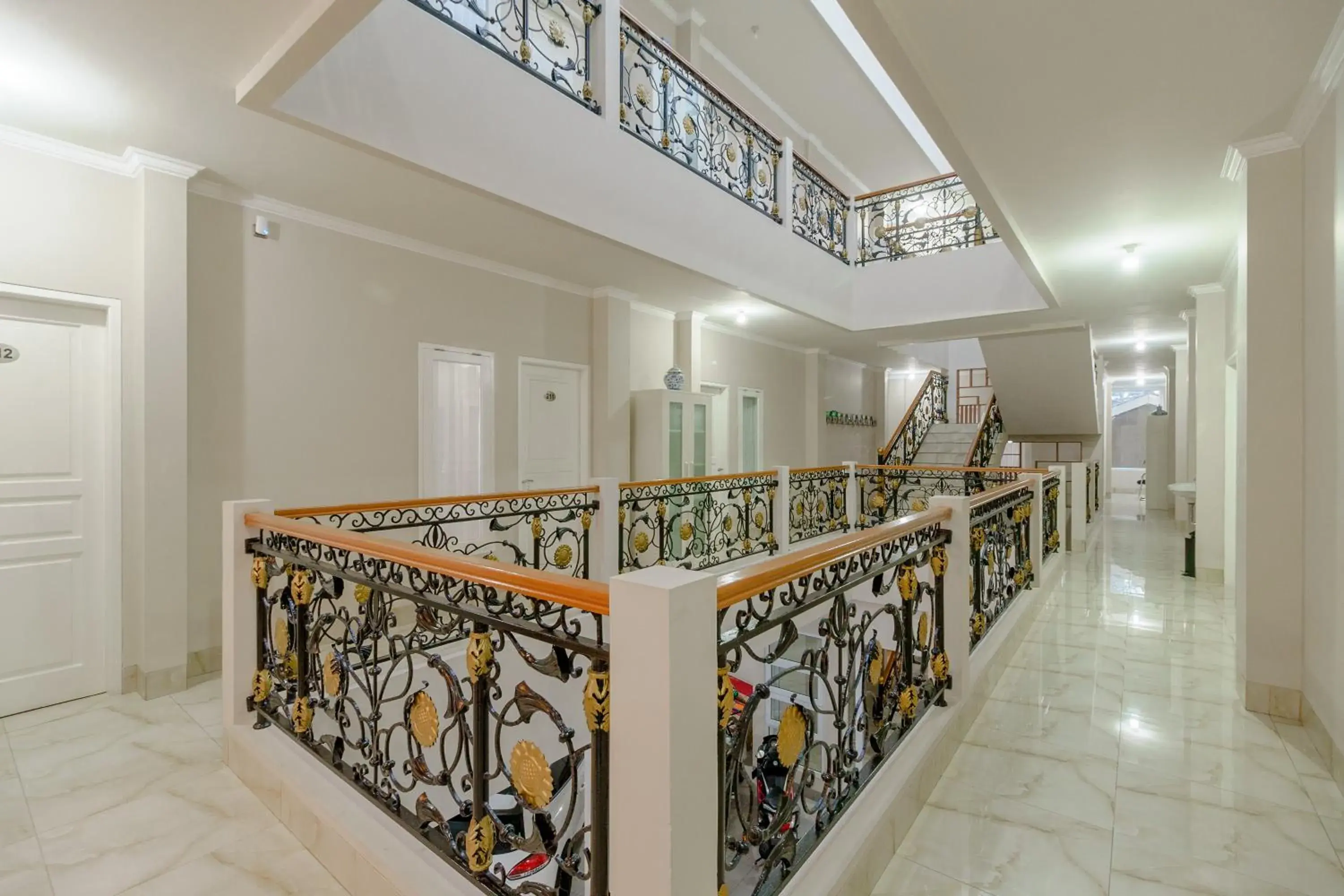 Lobby or reception in RedDoorz near Taman Makam Pahlawan Cikutra Lobby or reception in RedDoorz near Taman Makam Pahlawan Cikutra