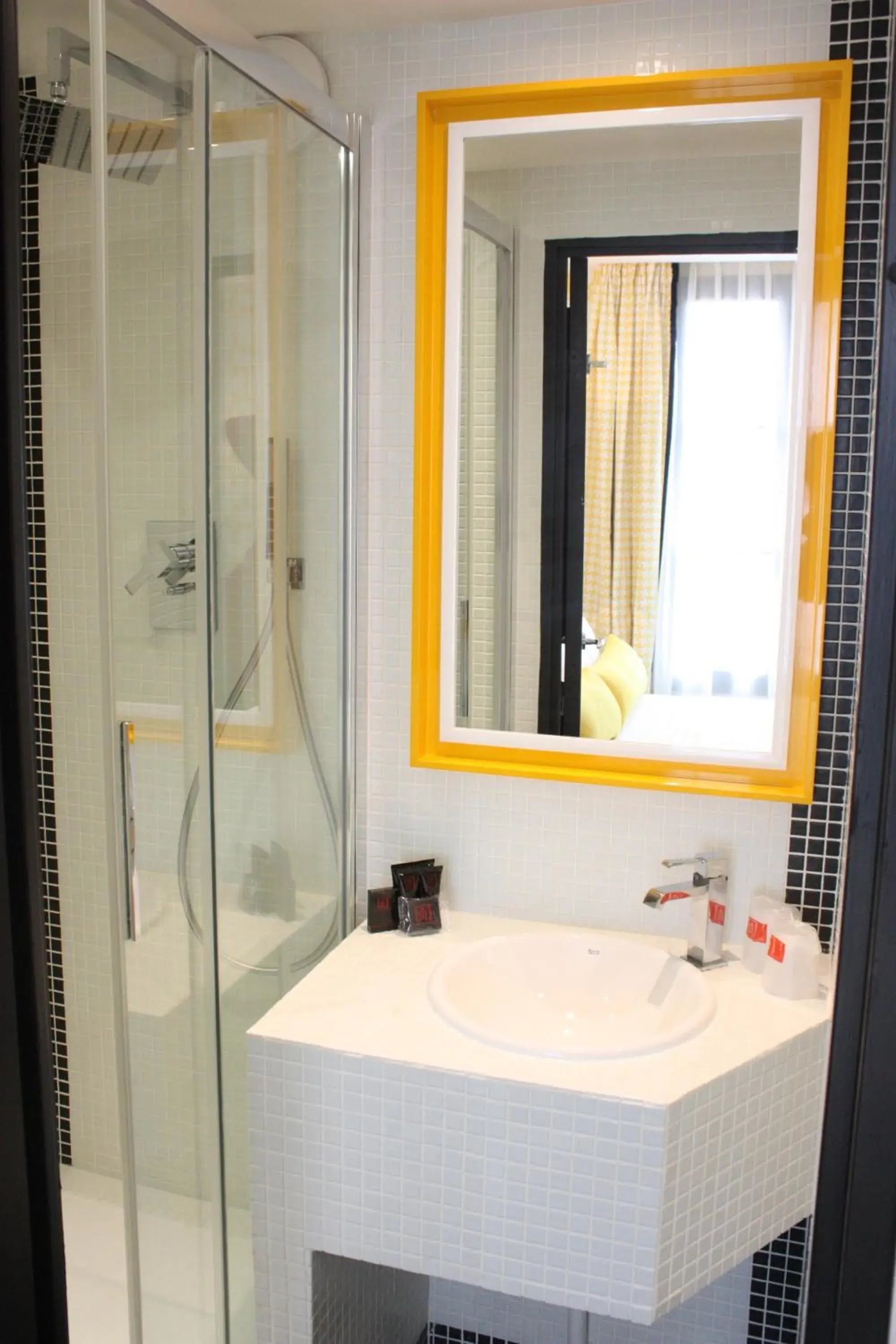 Bathroom in Monceau Elysées Bathroom in Monceau Elysées