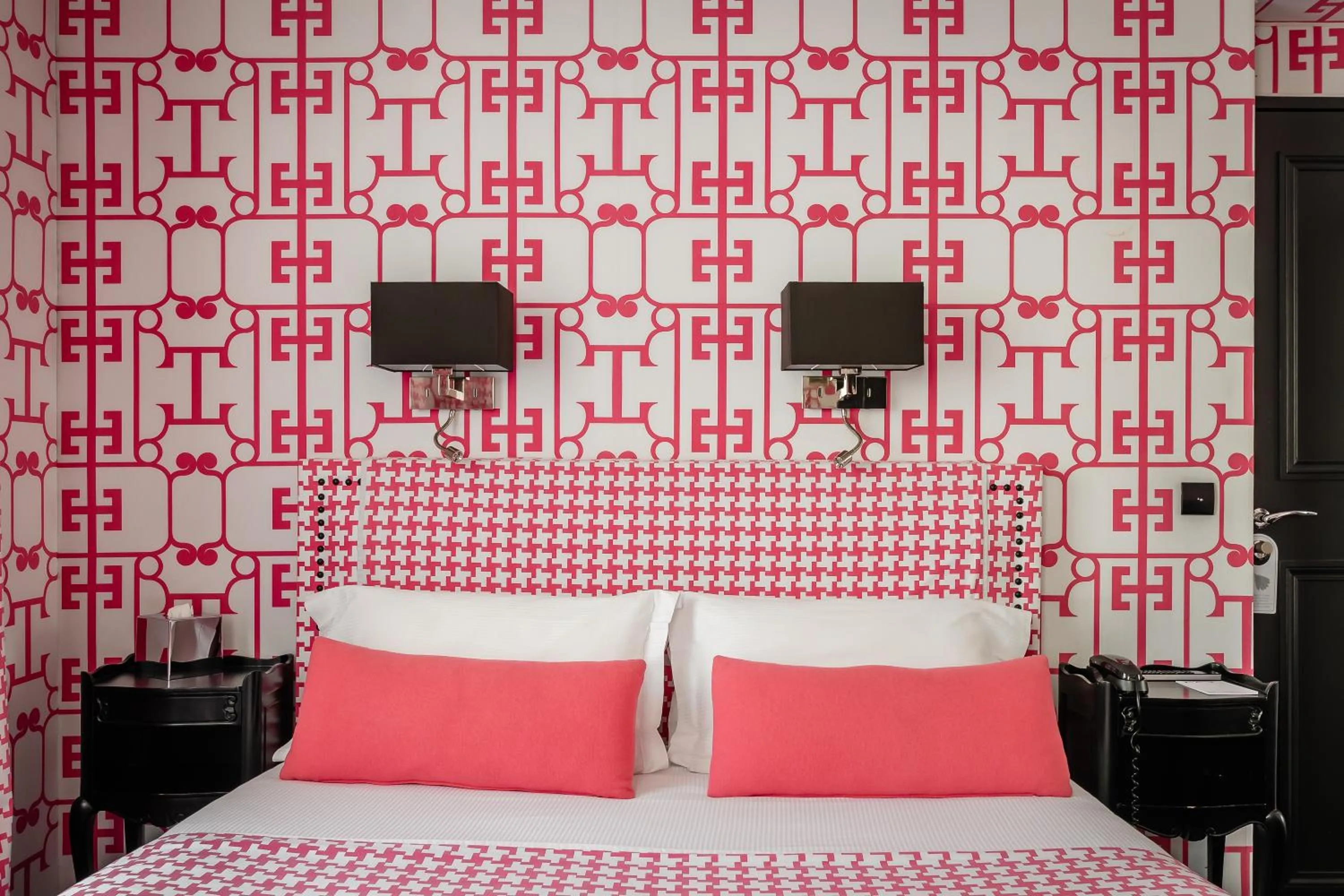 Bed in Monceau Elysées