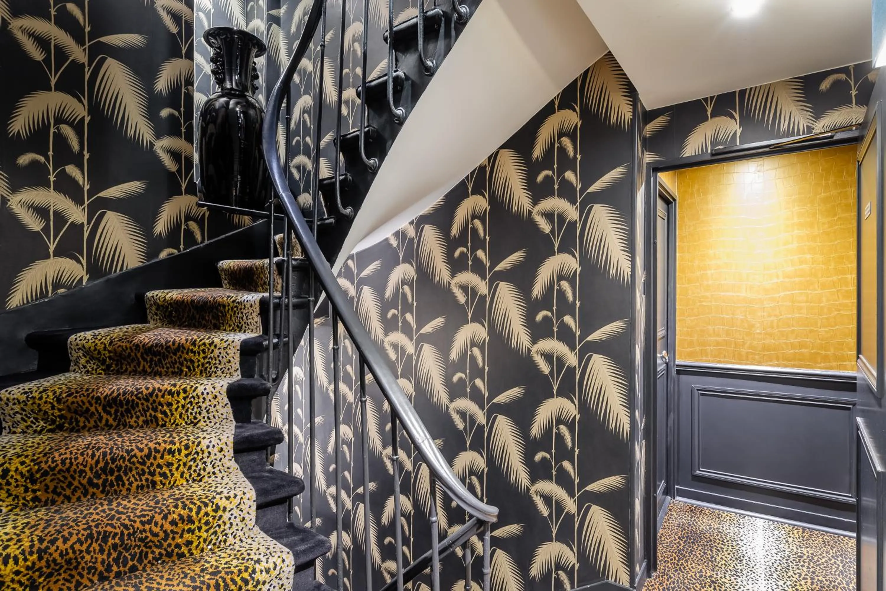 Decorative detail in Monceau Elysées