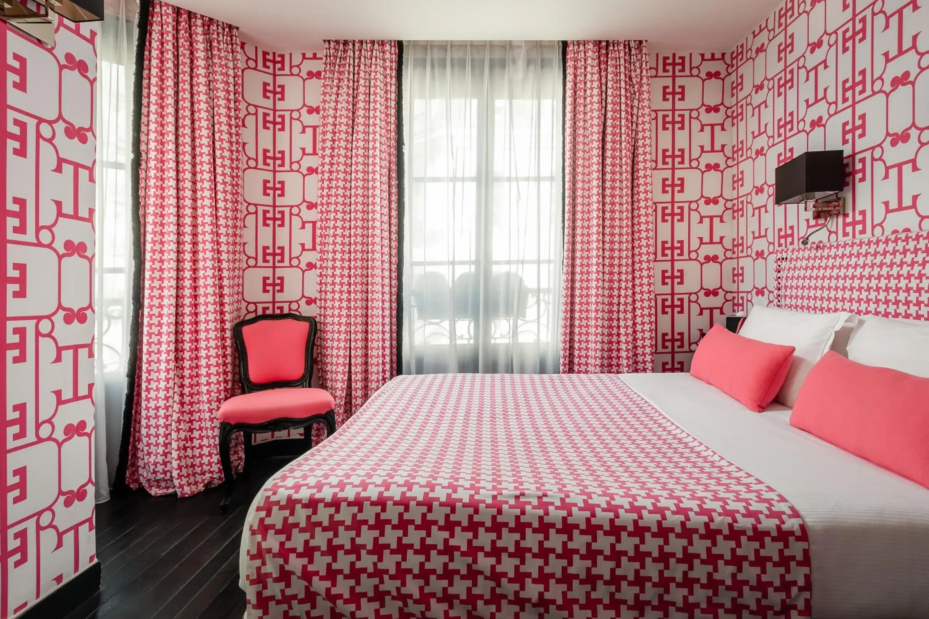 Bed in Monceau Elysées Bed in Monceau Elysées