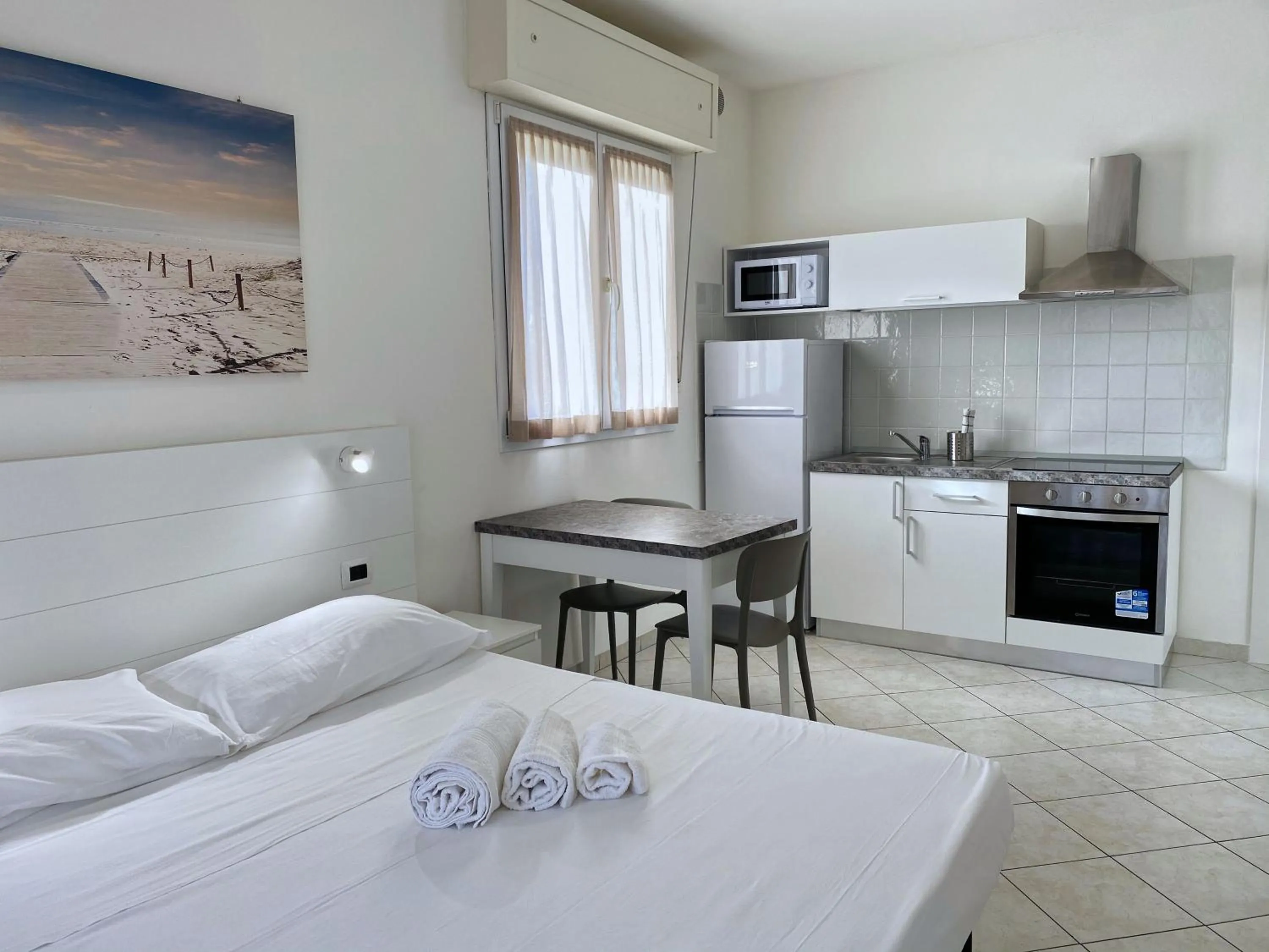 Kitchen or kitchenette, Bed in Rimini Bay Suites&Residence