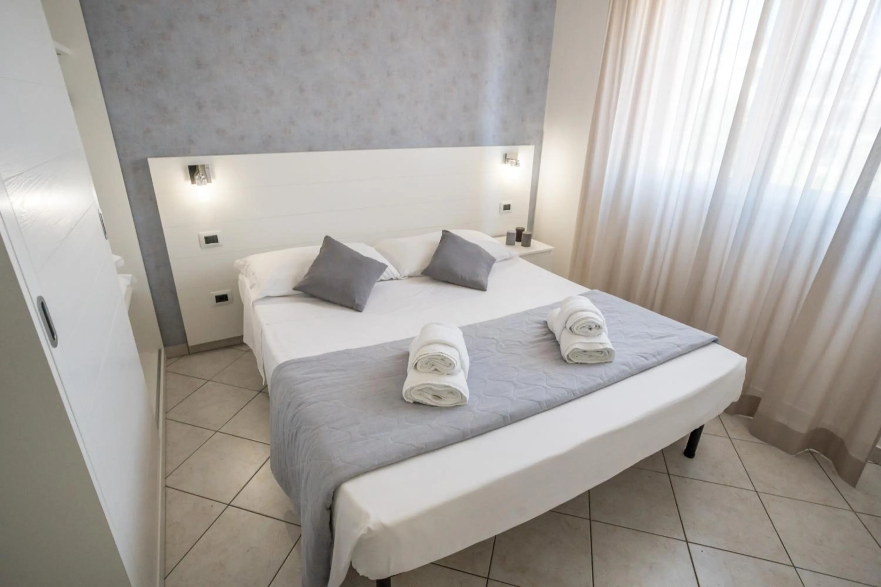 Bed in Rimini Bay Suites&Residence
