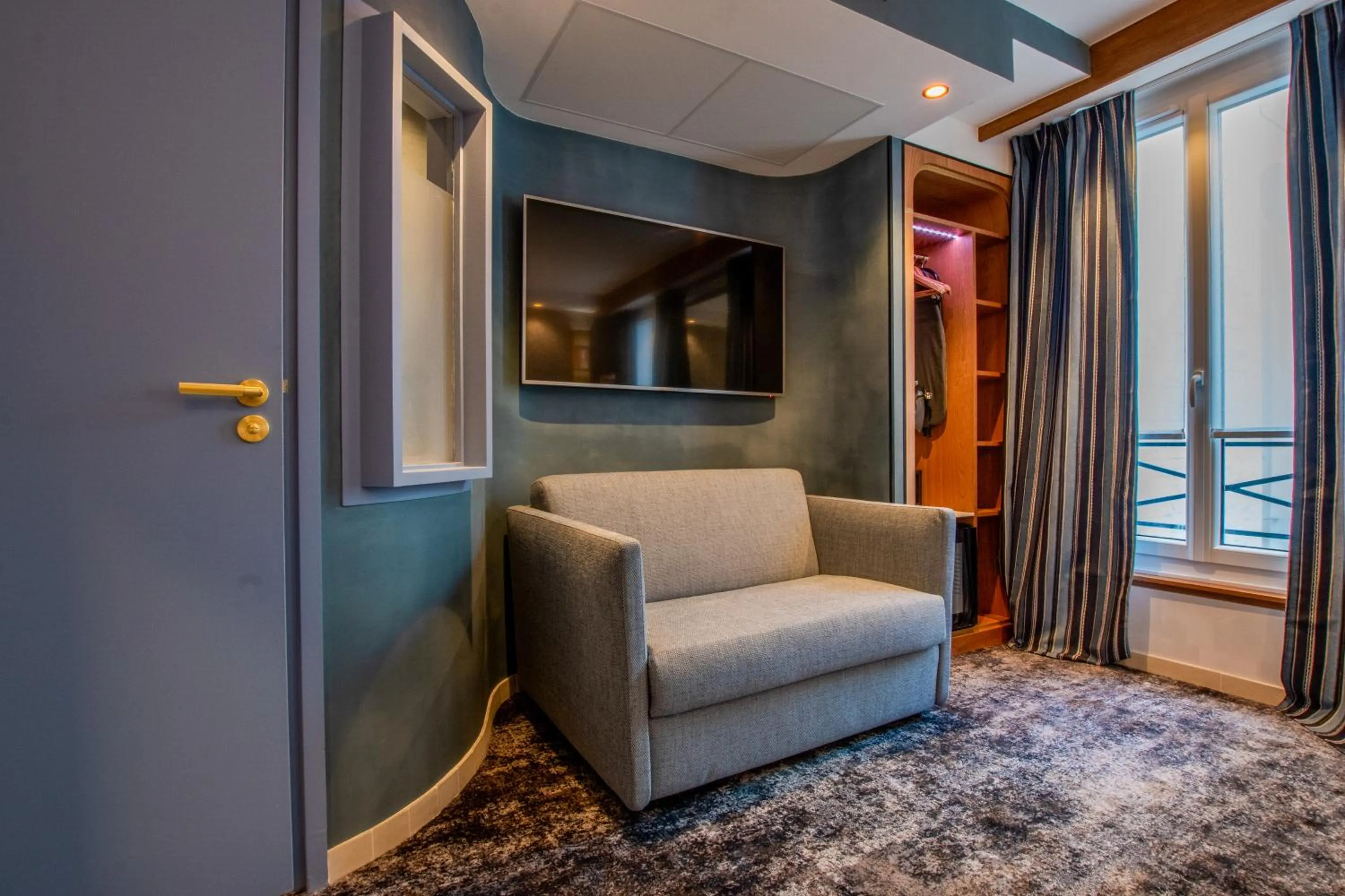 Photo of the whole room in Hotel Du Cadran