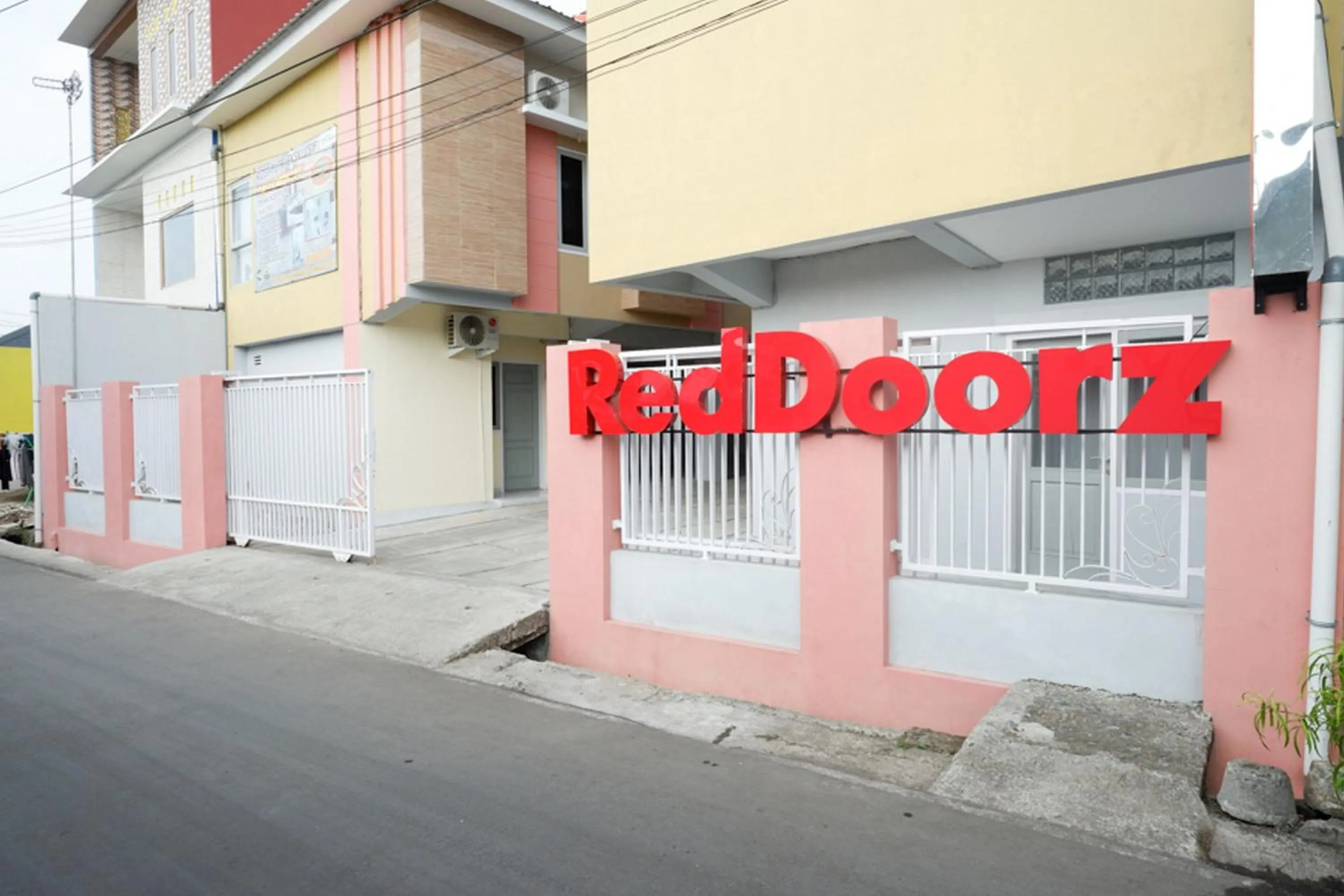 Property logo or sign in RedDoorz Syariah near RSUD Margono Purwokerto