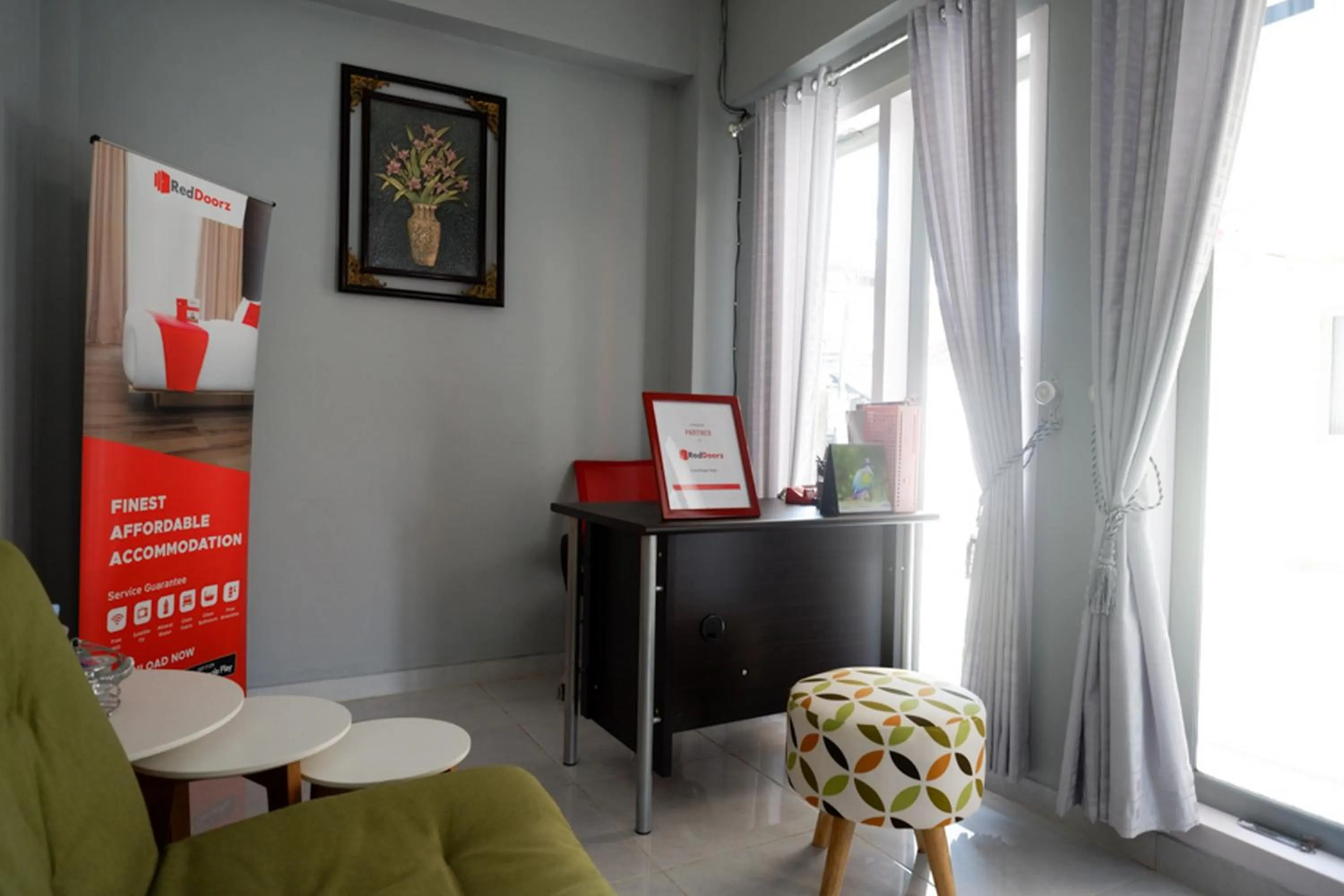 Lobby or reception in RedDoorz Syariah near RSUD Margono Purwokerto