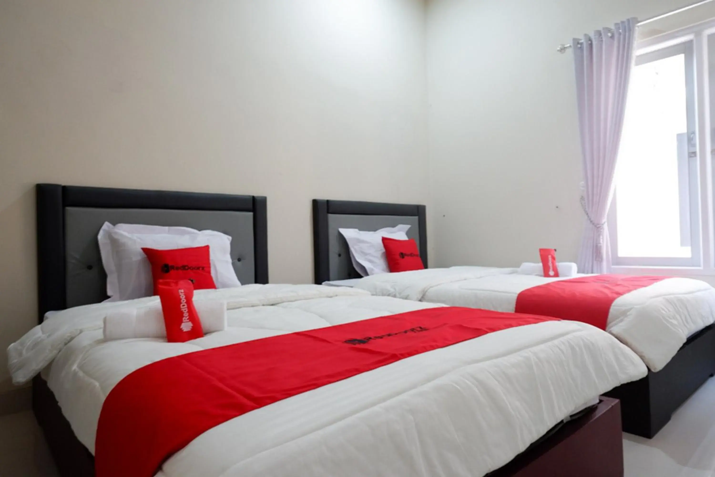 Bed in RedDoorz Syariah near RSUD Margono Purwokerto Bed in RedDoorz Syariah near RSUD Margono Purwokerto