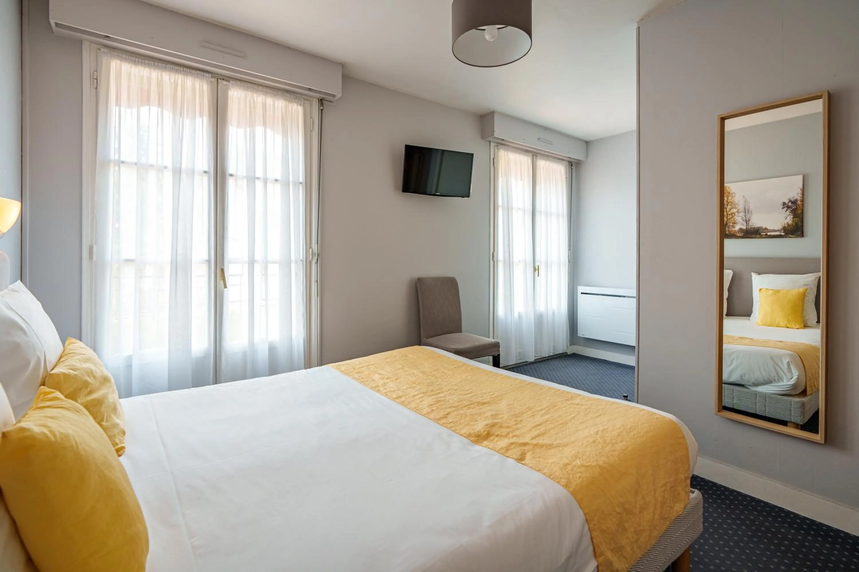 Bed in Hotel Val De Loire