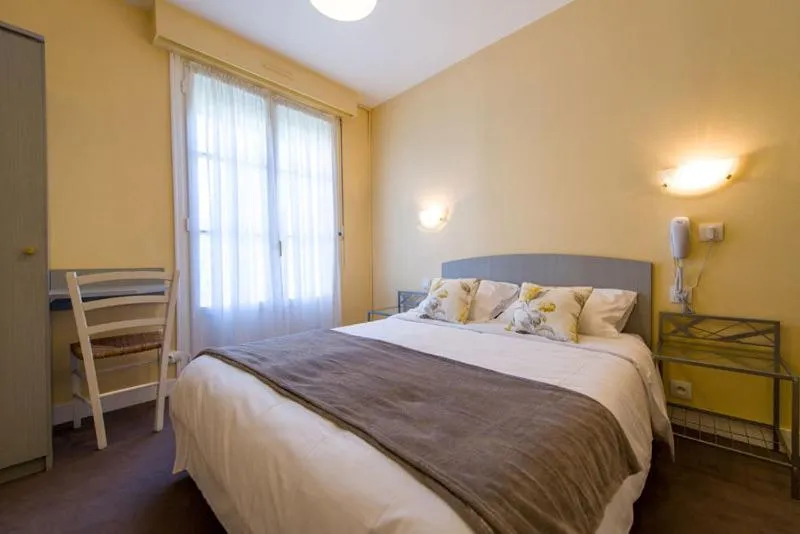 Bed in Hotel Val De Loire