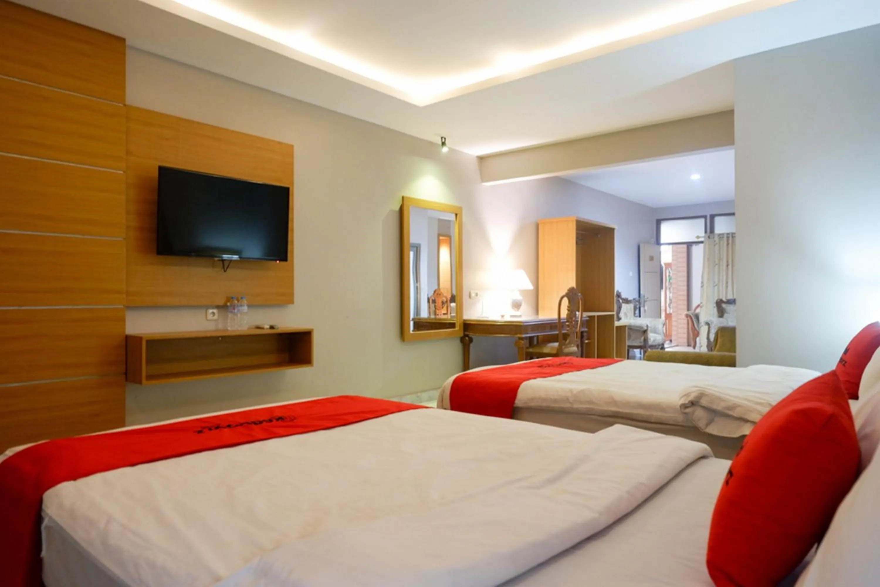 Bedroom, Bed in RedDoorz Plus at Hotel Srikandi Kendari