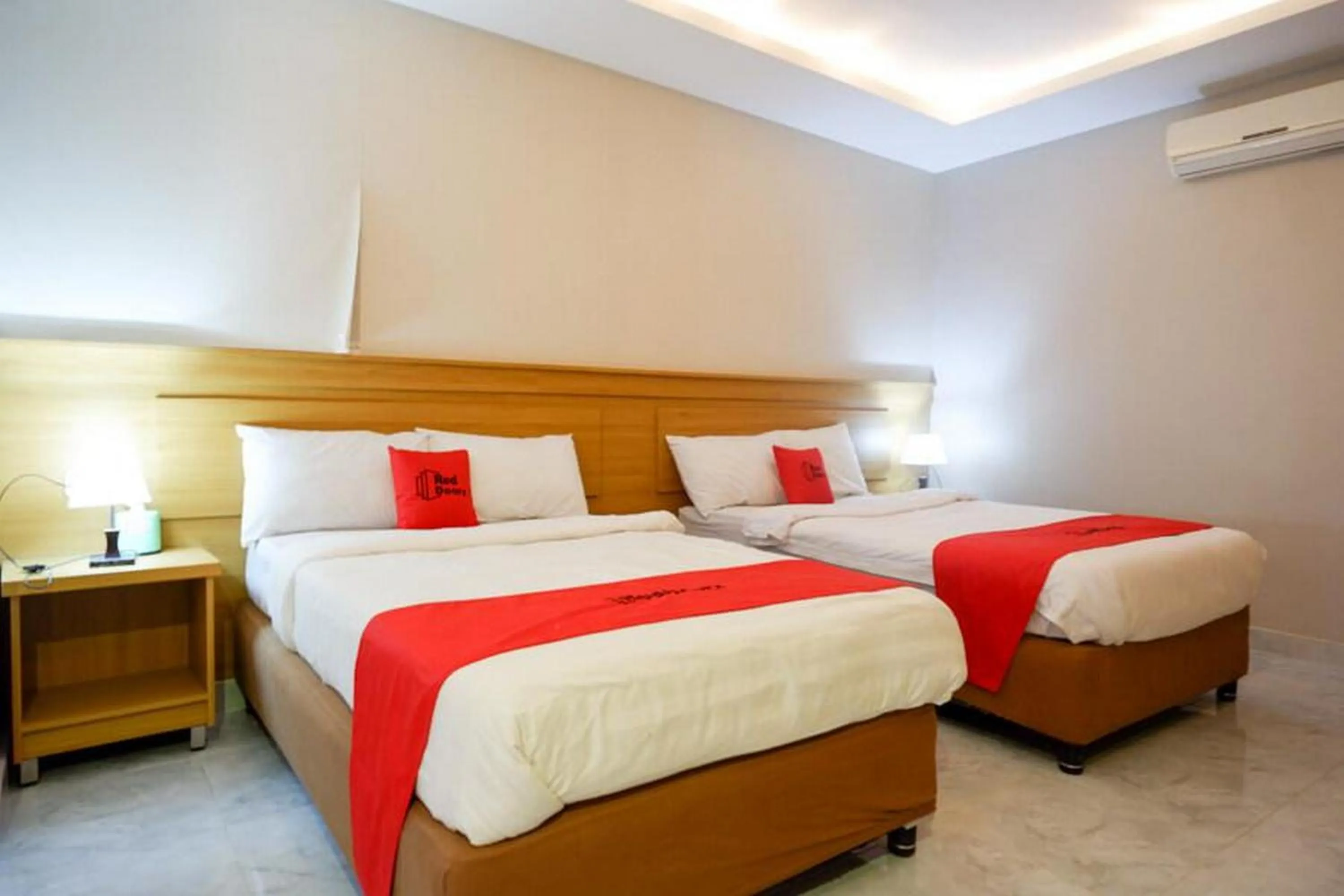 Bedroom, Bed in RedDoorz Plus at Hotel Srikandi Kendari