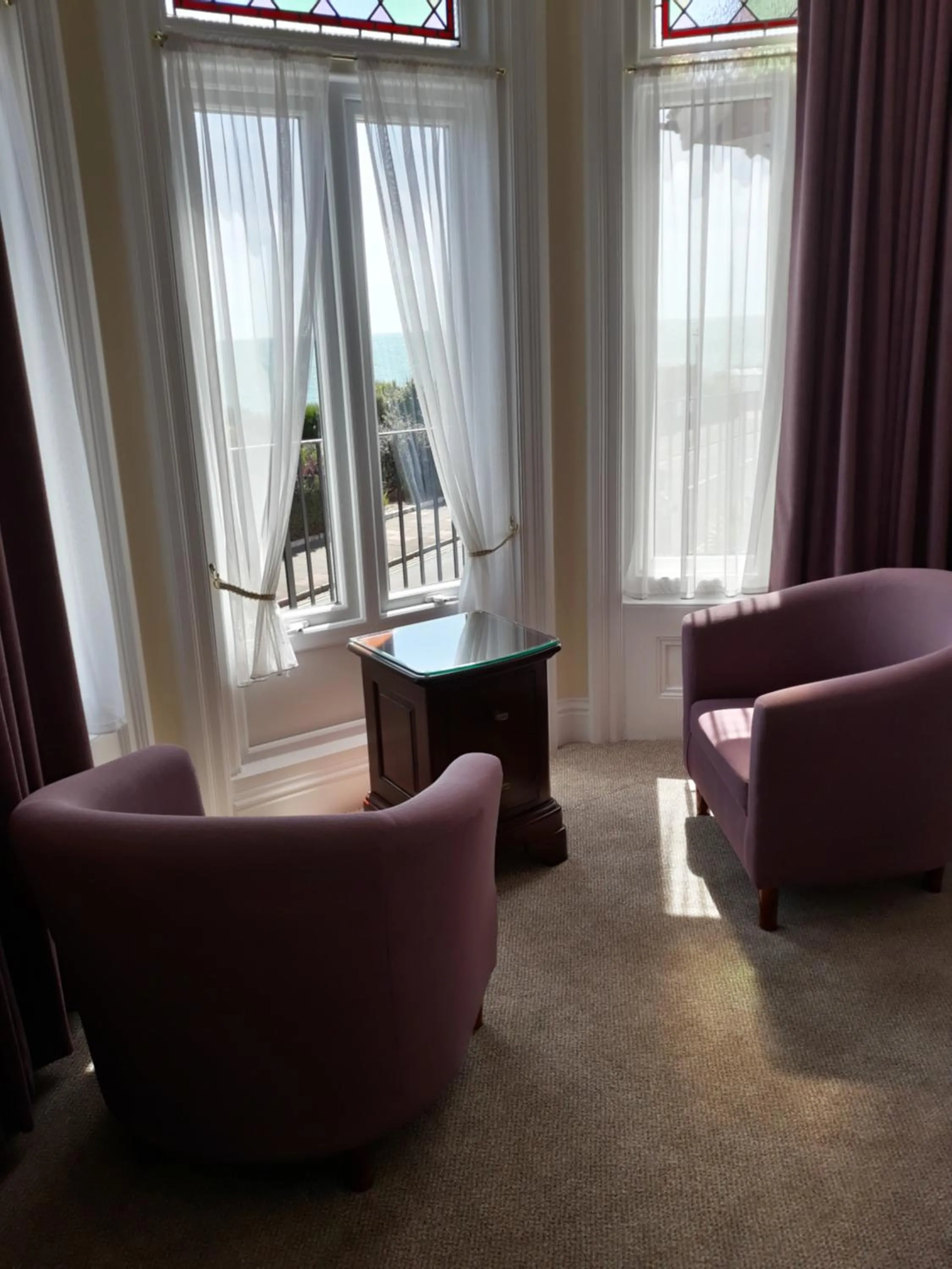 Seating area in Breakers Bed and Breakfast