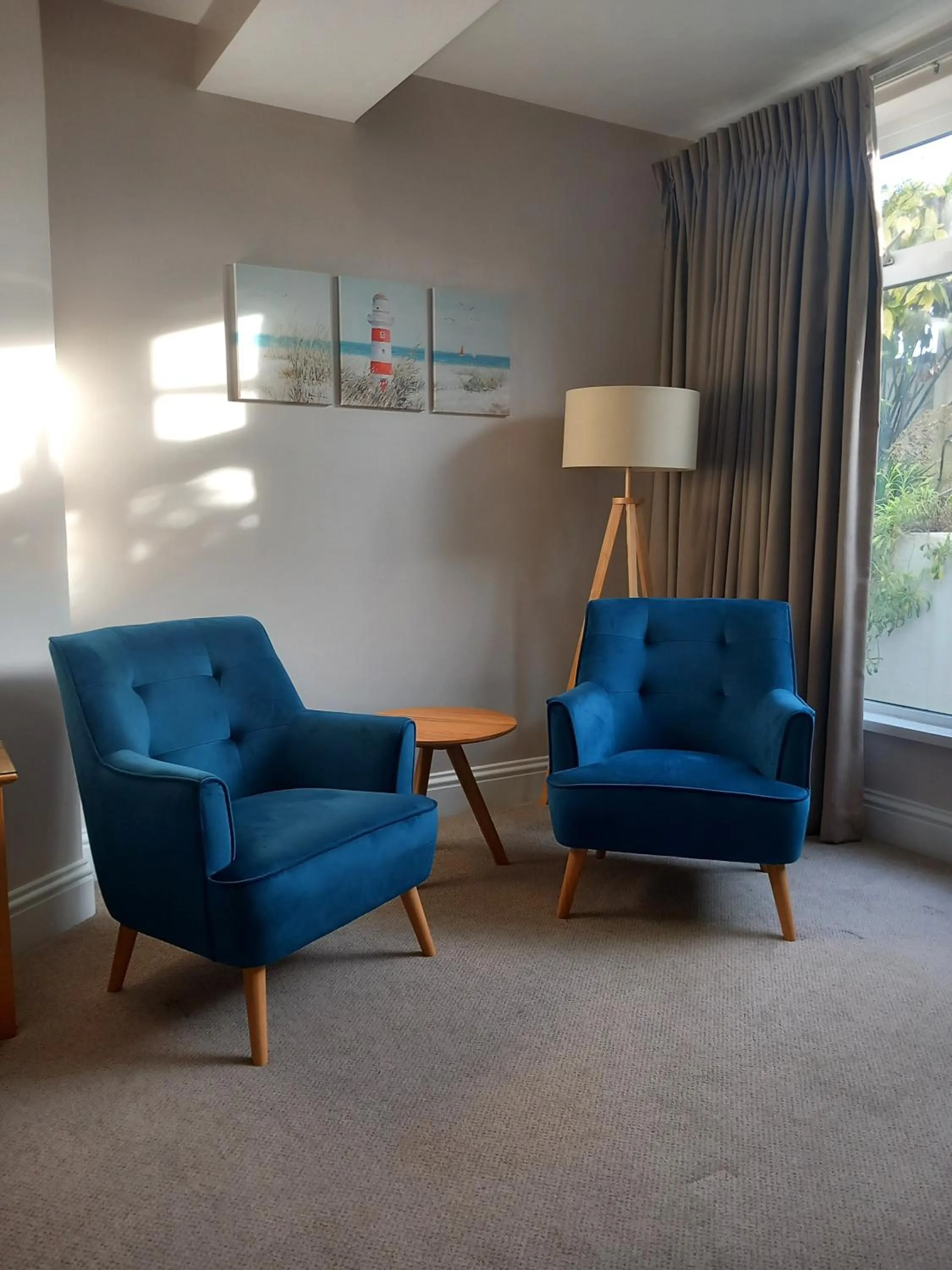 Seating area in Breakers Bed and Breakfast