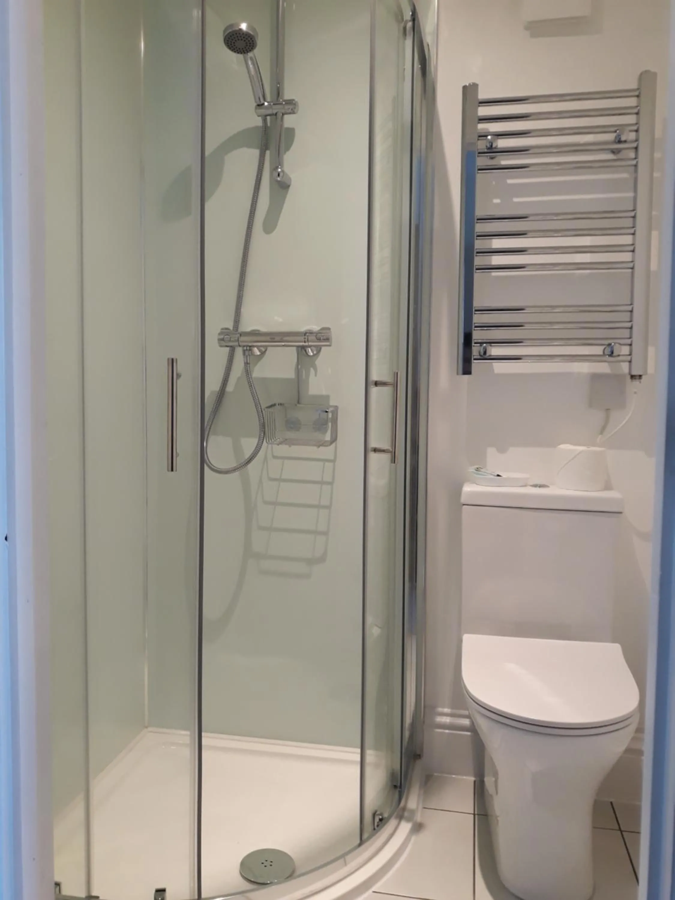 Bathroom in Breakers Bed and Breakfast