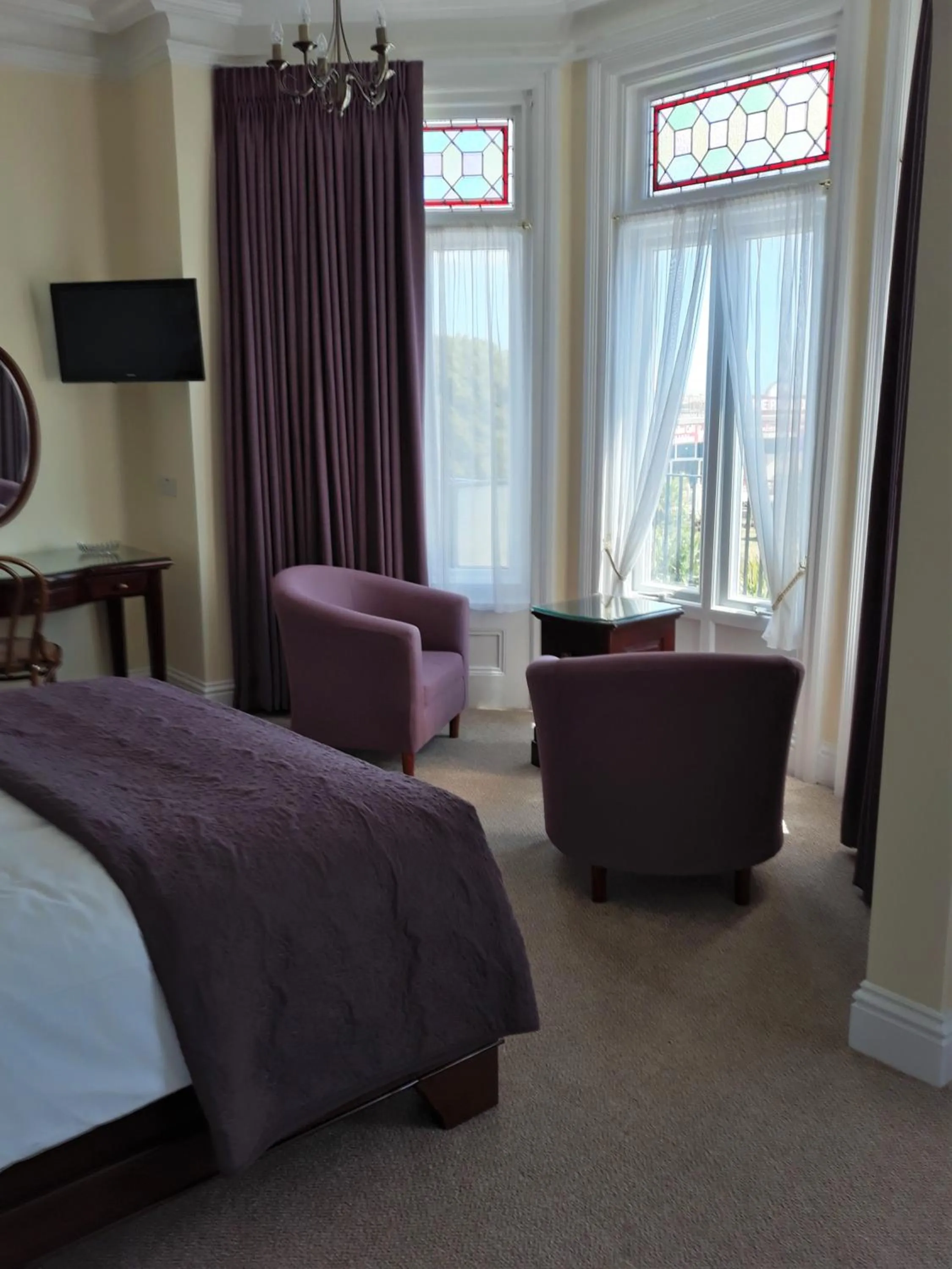 Photo of the whole room, Bed in Breakers Bed and Breakfast