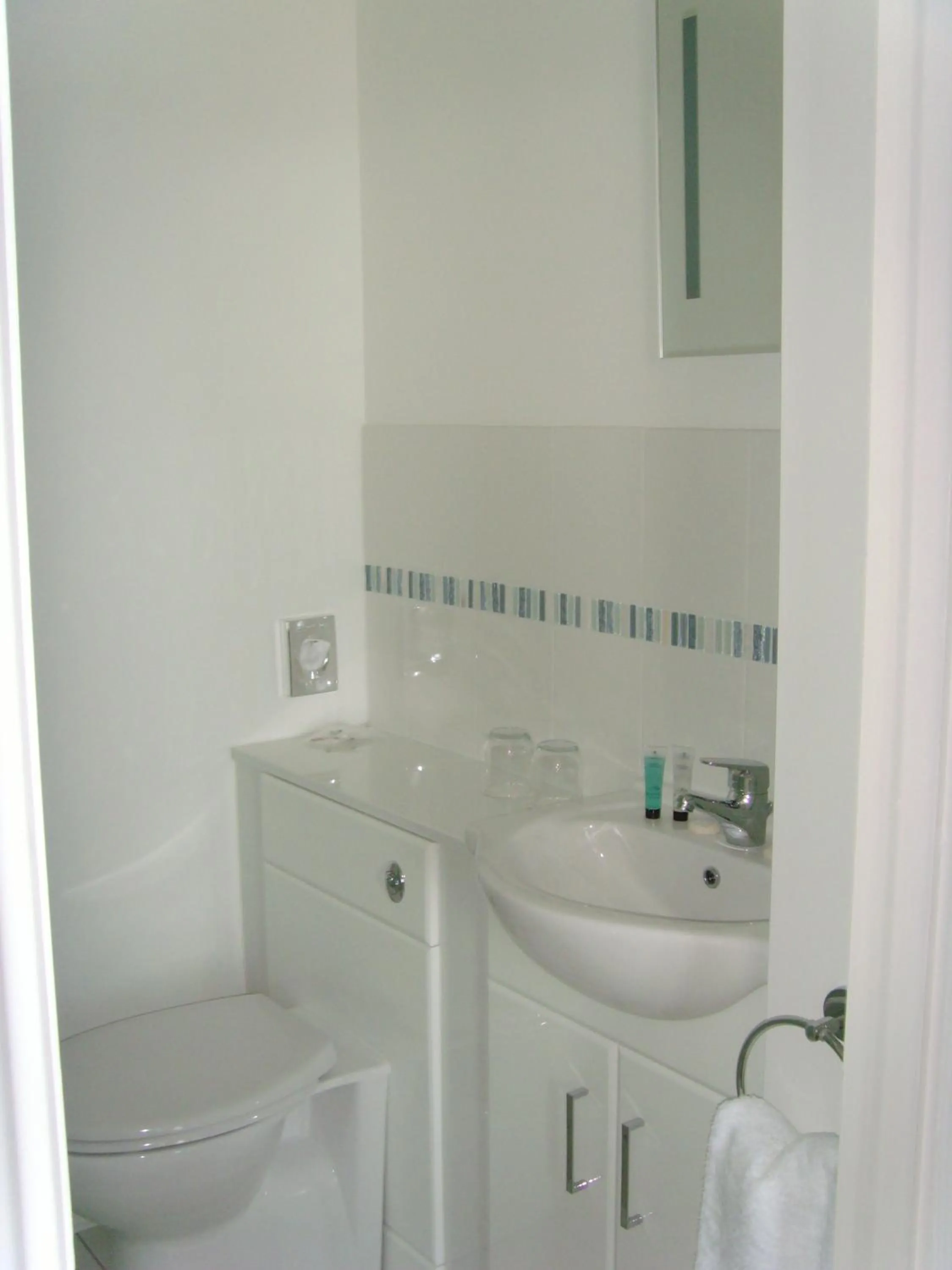 Bathroom in Breakers Bed and Breakfast