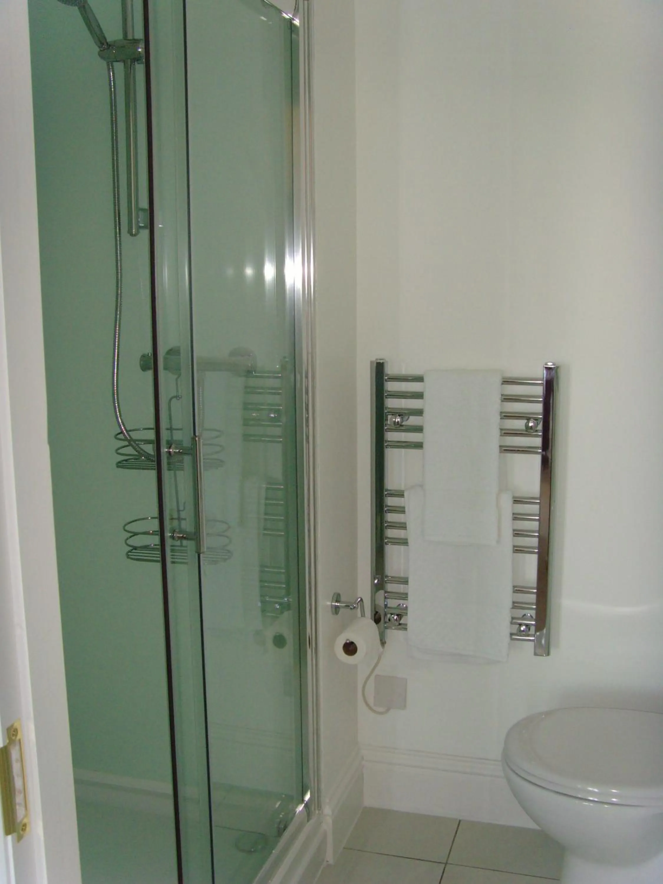 Bathroom in Breakers Bed and Breakfast