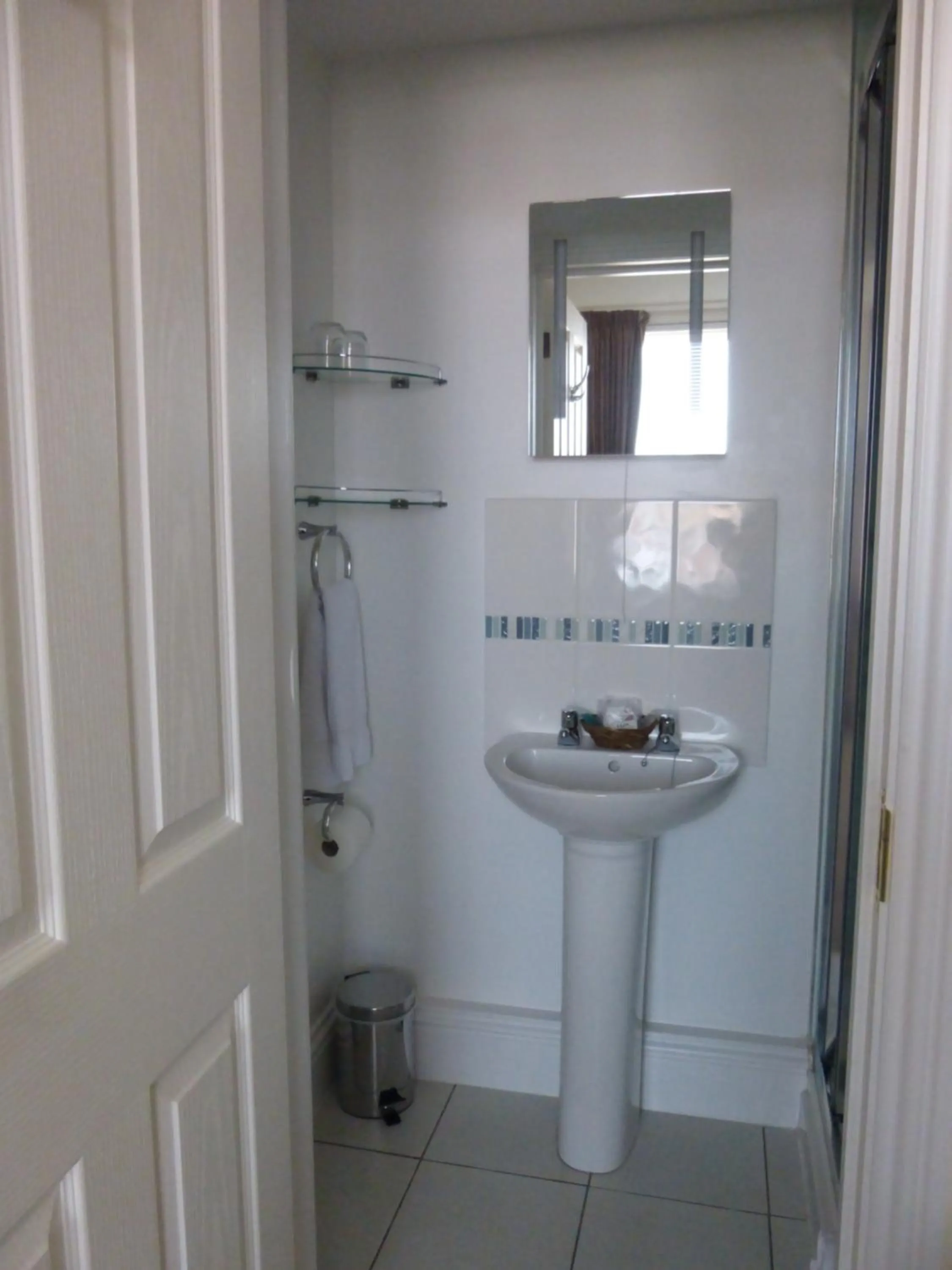 Bathroom in Breakers Bed and Breakfast