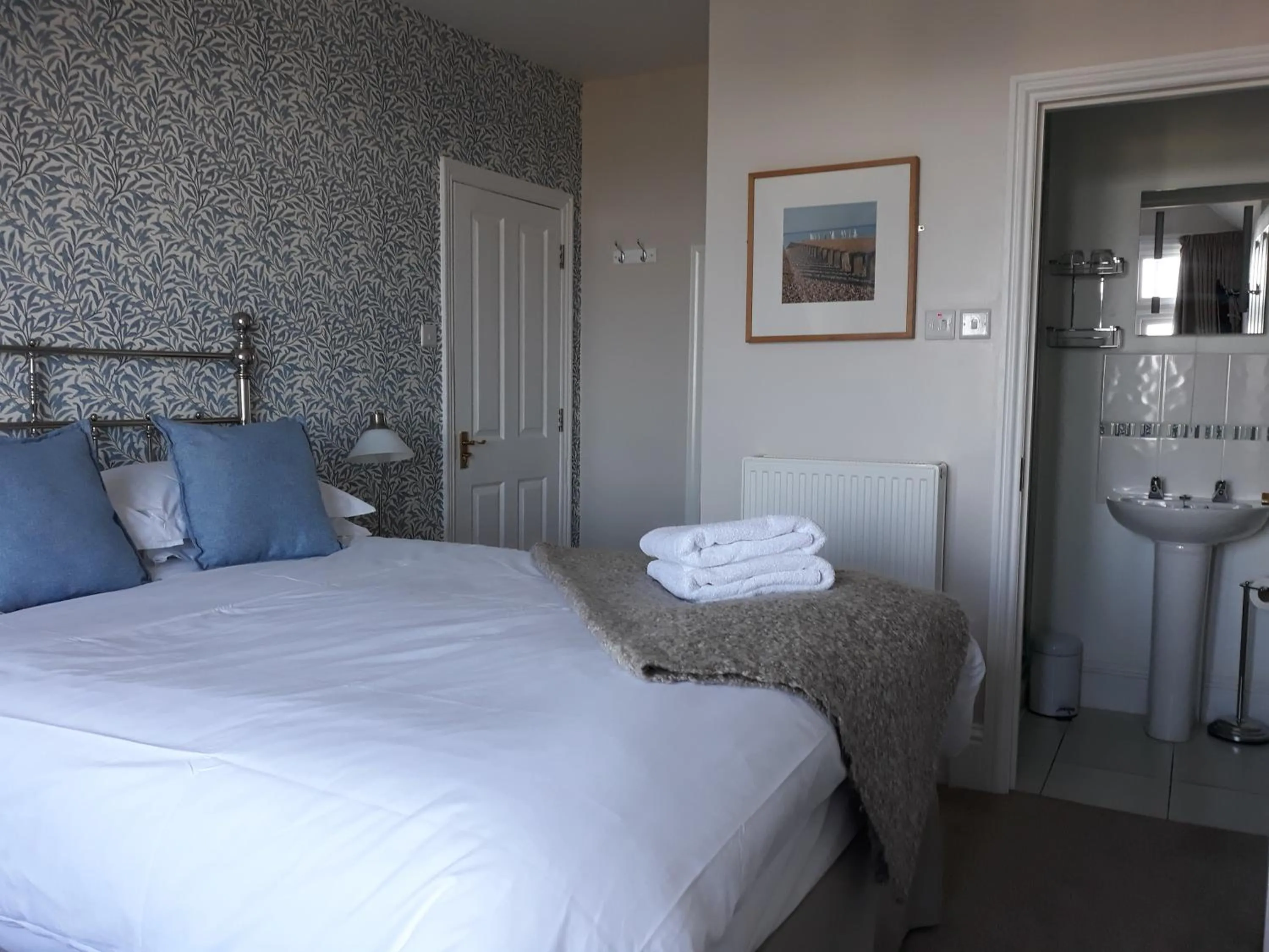 Bedroom, Bed in Breakers Bed and Breakfast