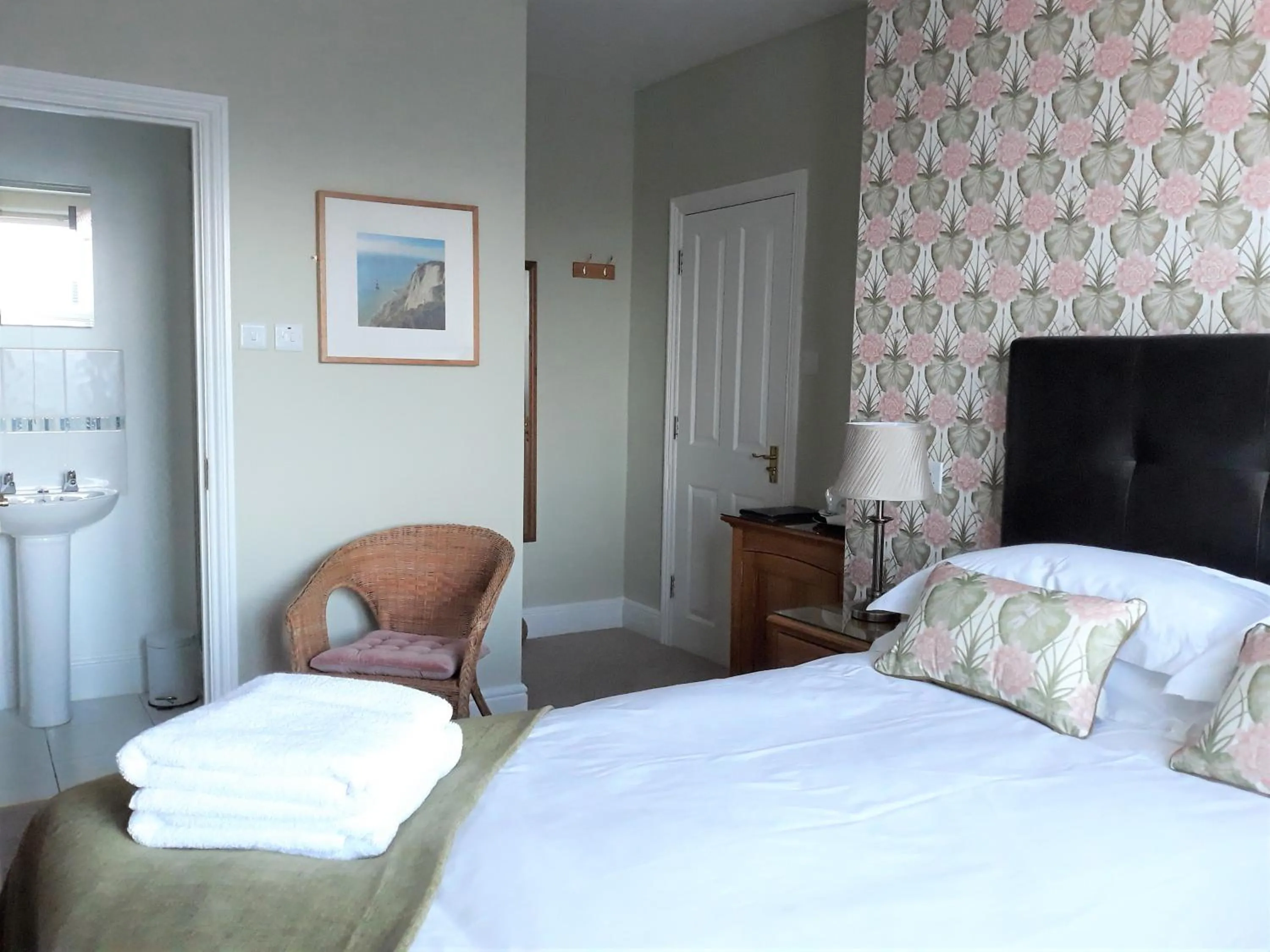 Bedroom, Bed in Breakers Bed and Breakfast