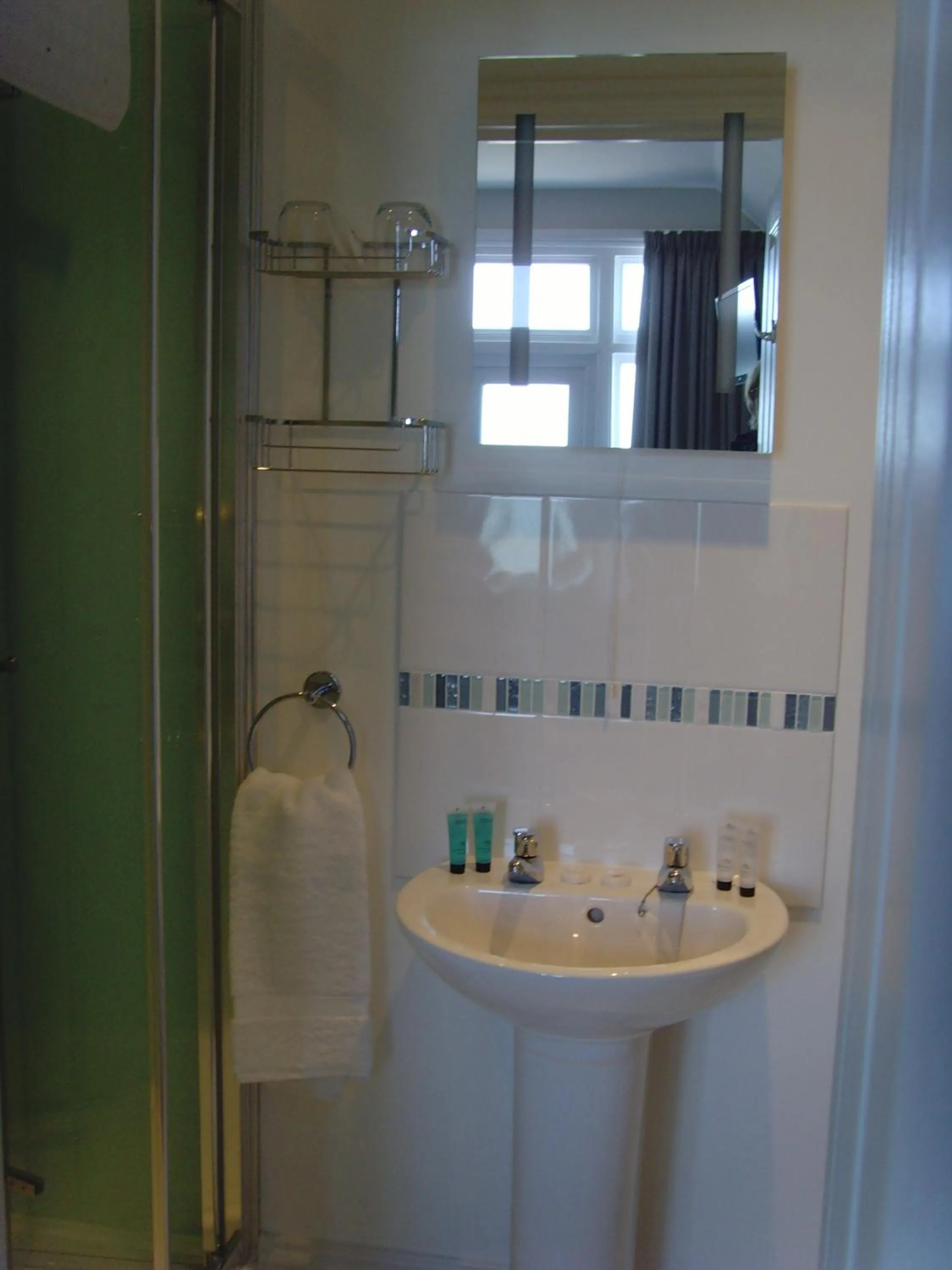 Bathroom in Breakers Bed and Breakfast