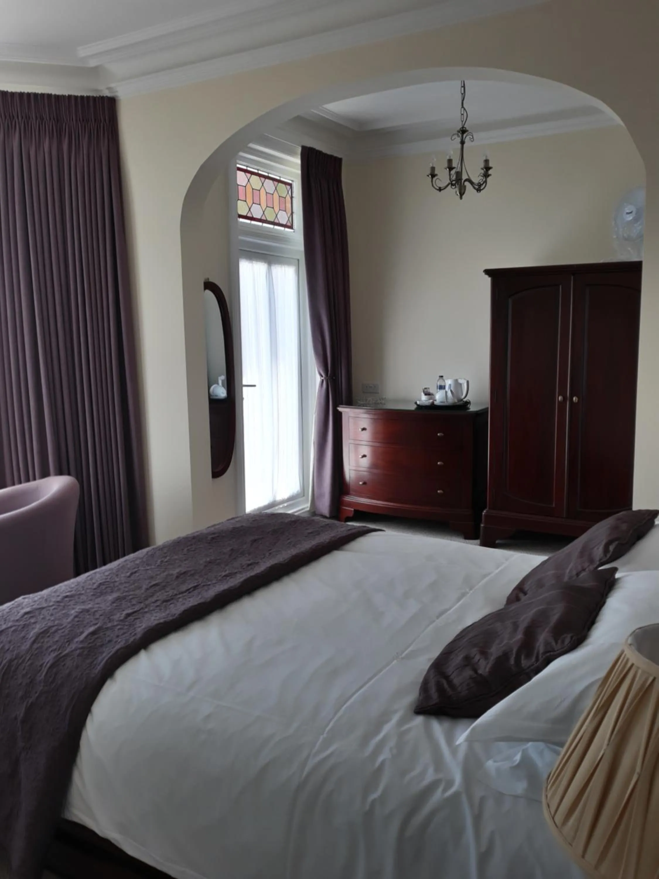 Photo of the whole room, Bed in Breakers Bed and Breakfast