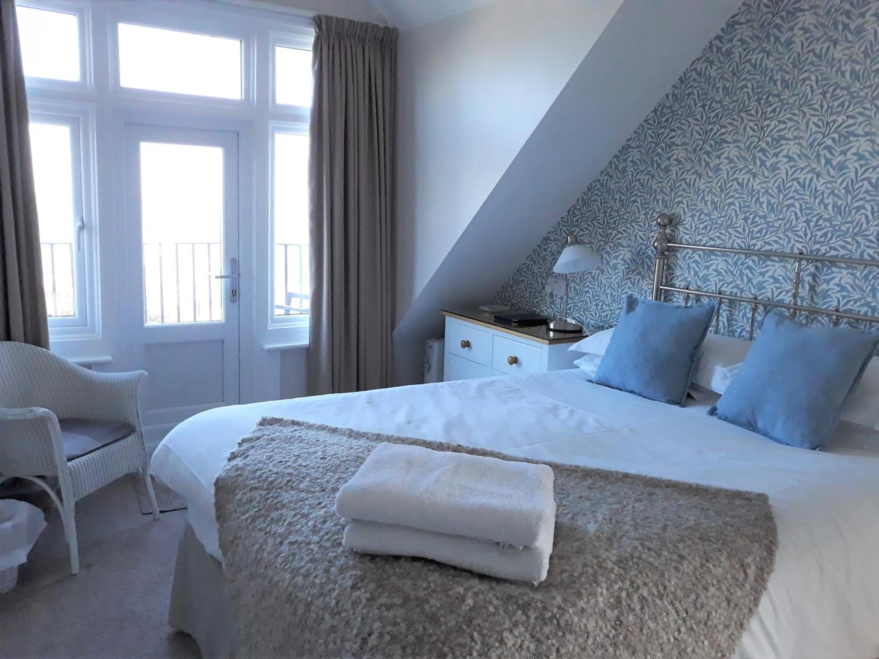 Bedroom, Bed in Breakers Bed and Breakfast
