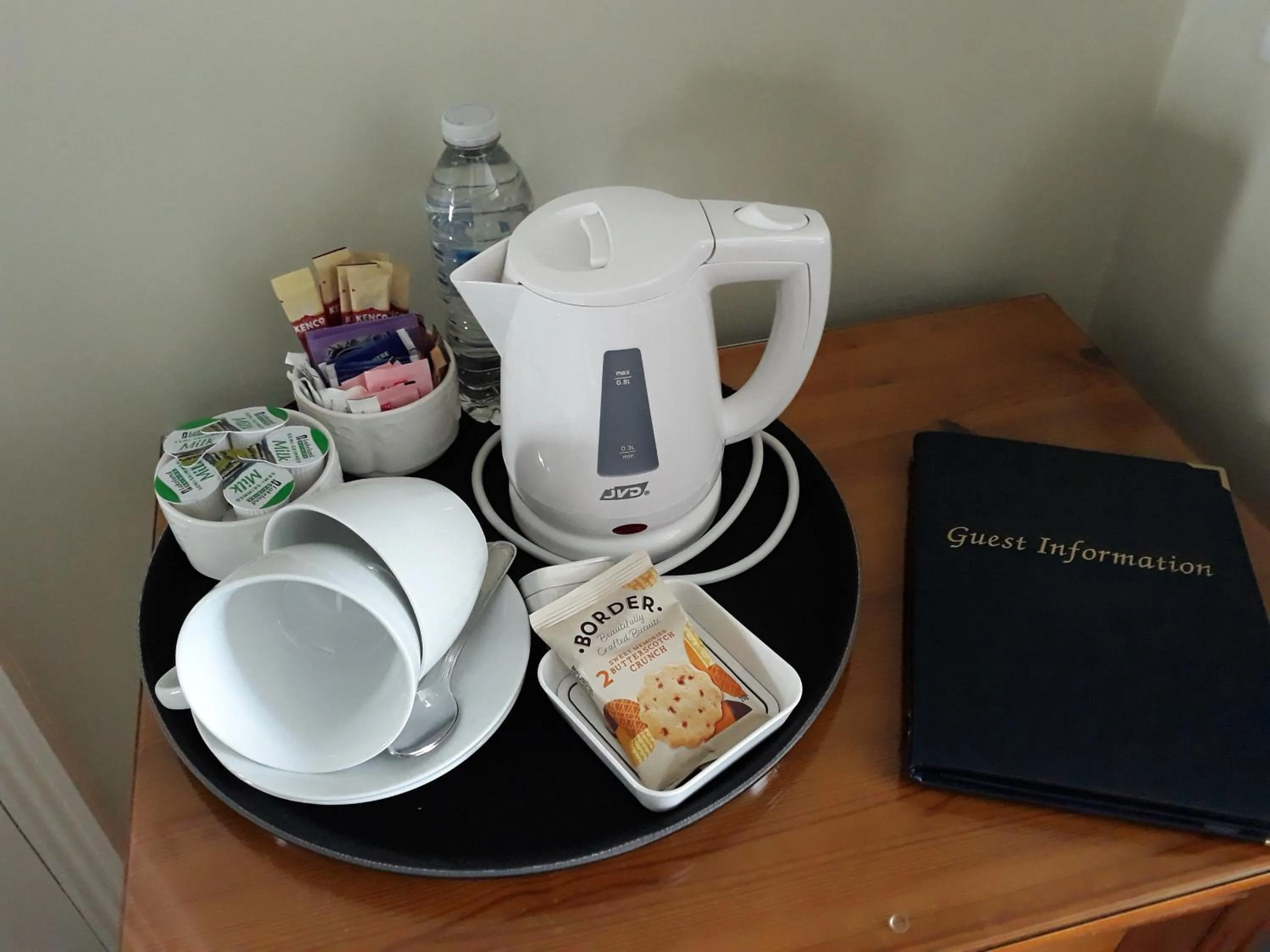 Coffee/tea facilities in Breakers Bed and Breakfast