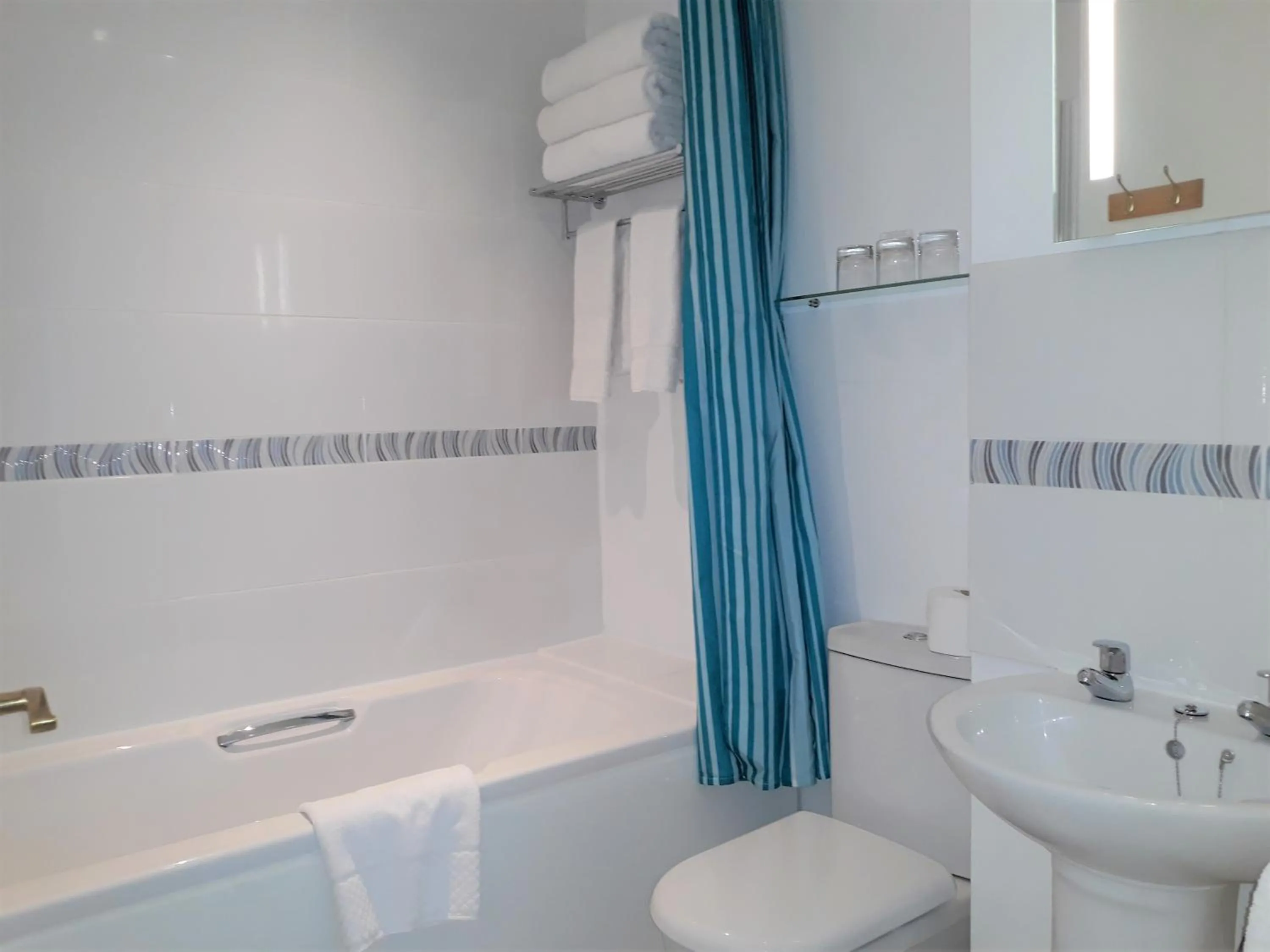 Bathroom in Breakers Bed and Breakfast