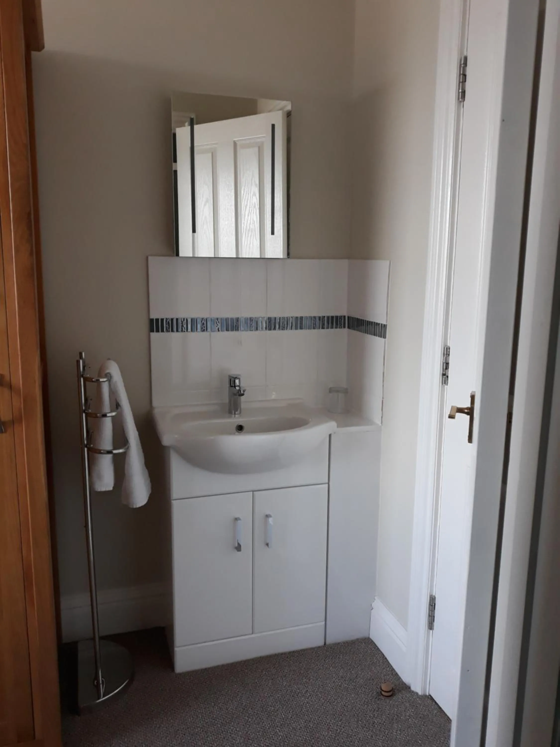 Bathroom in Breakers Bed and Breakfast