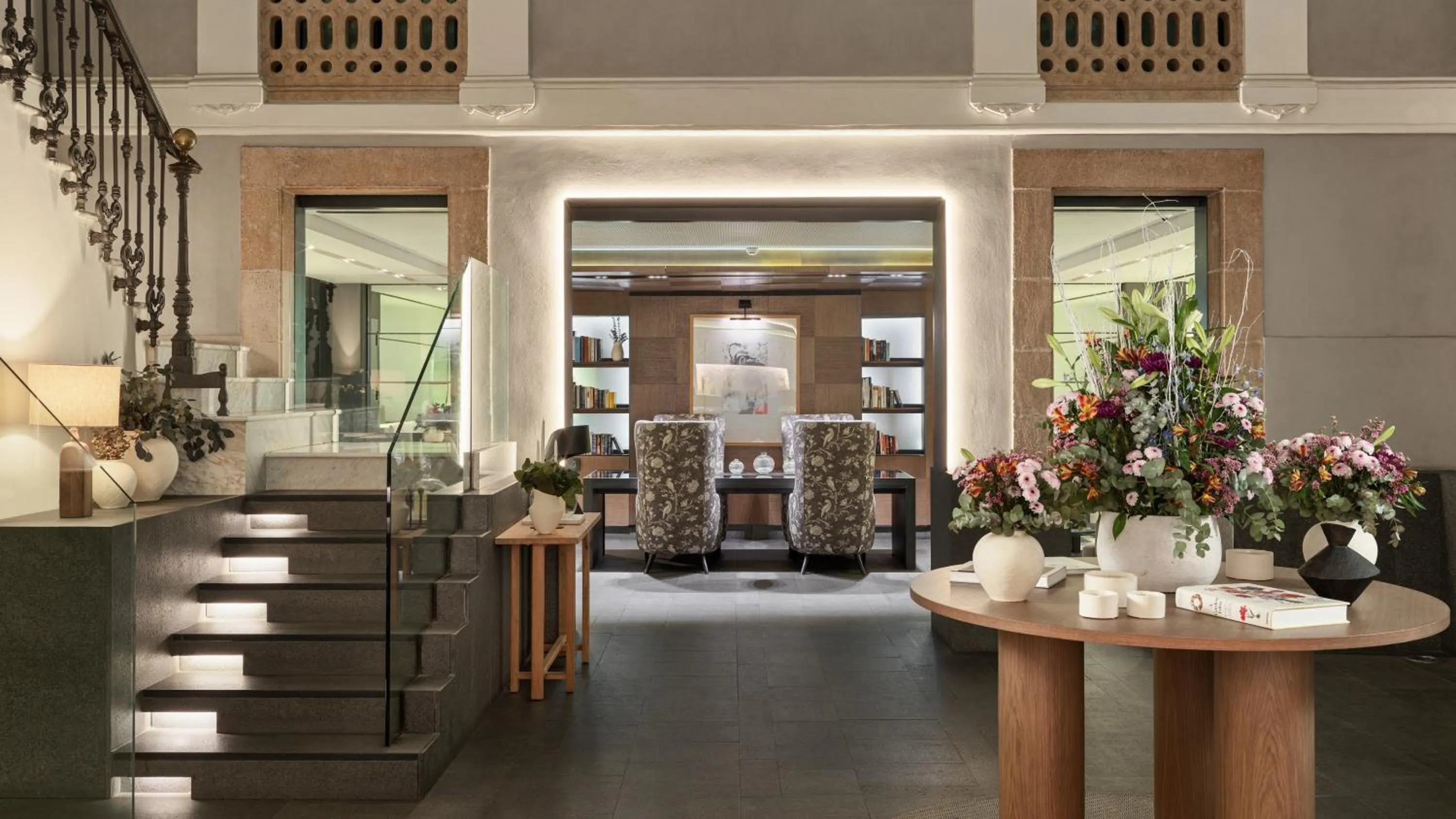 Lobby or reception in H10 Urquinaona Plaza