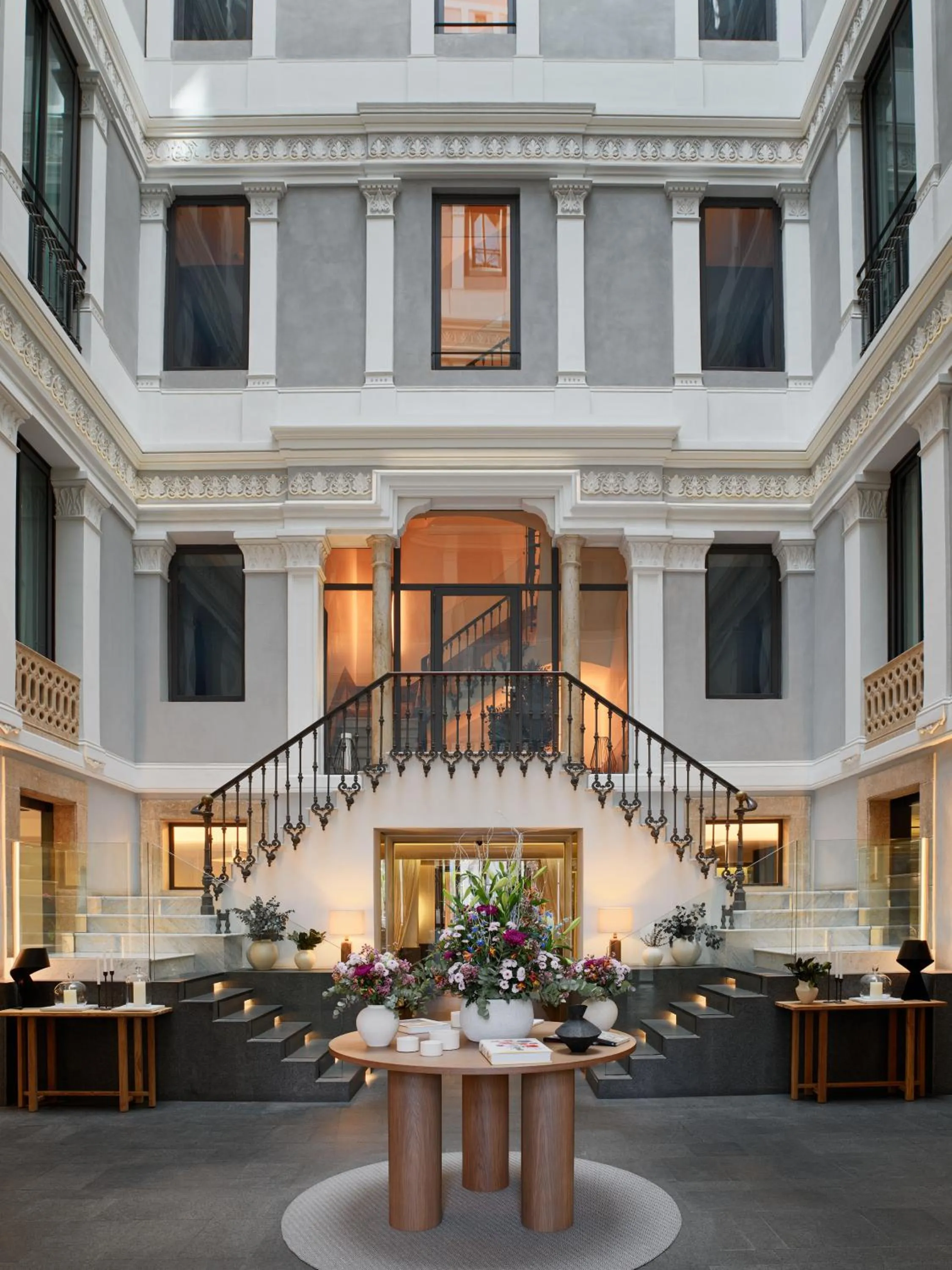 Lobby or reception in H10 Urquinaona Plaza