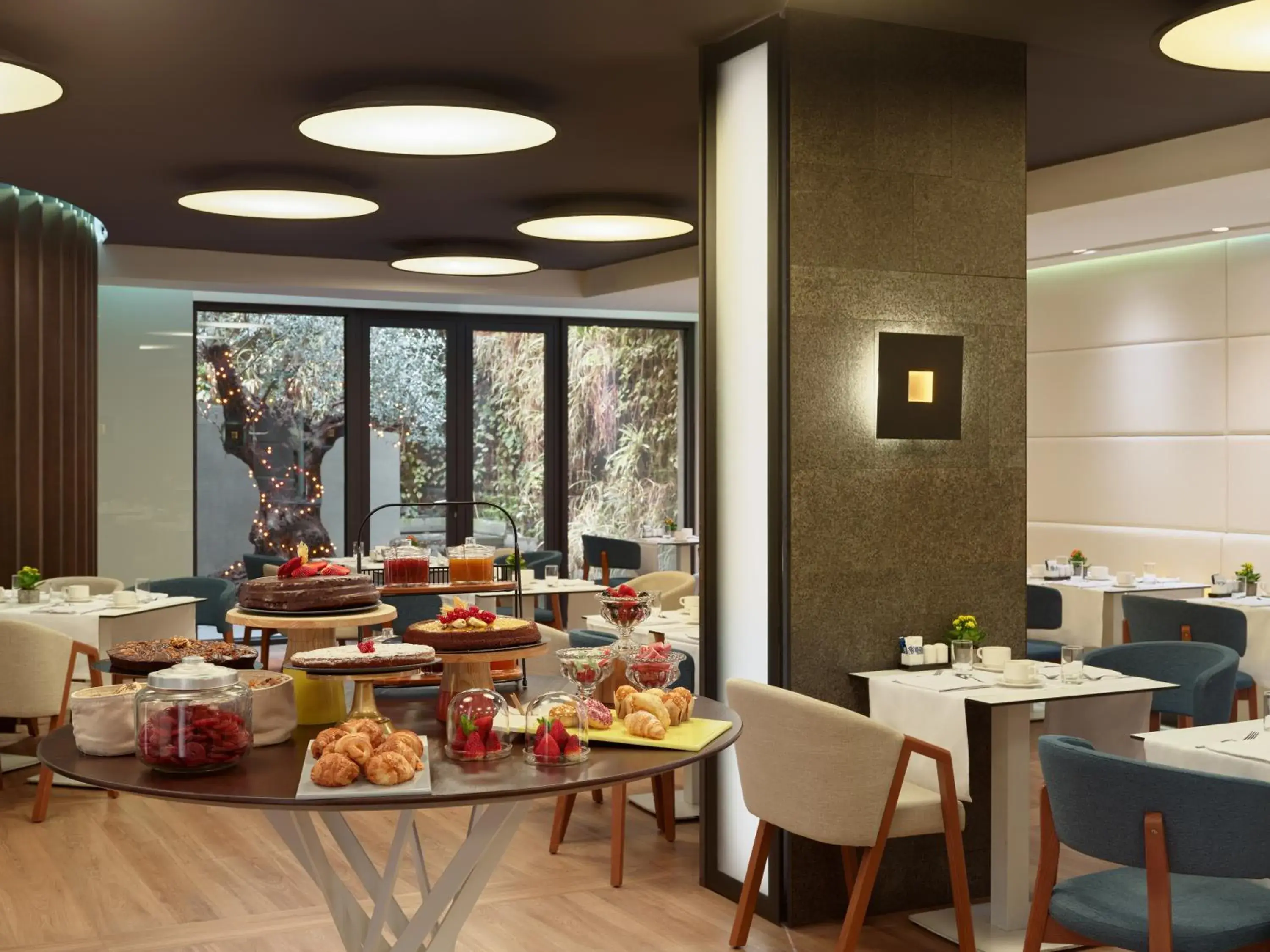 Restaurant/places to eat in H10 Urquinaona Plaza Restaurant/places to eat in H10 Urquinaona Plaza