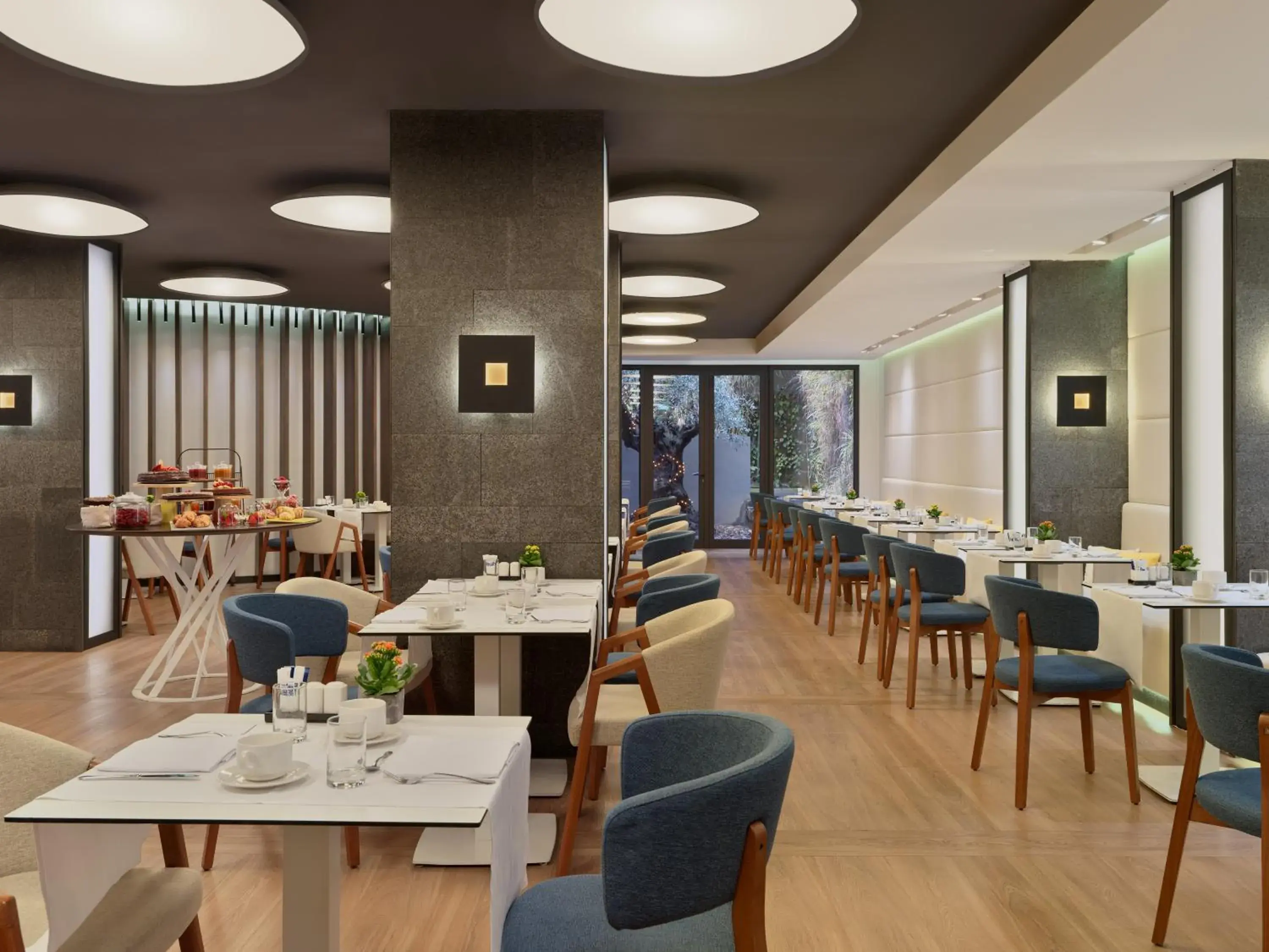 Restaurant/places to eat in H10 Urquinaona Plaza Restaurant/places to eat in H10 Urquinaona Plaza