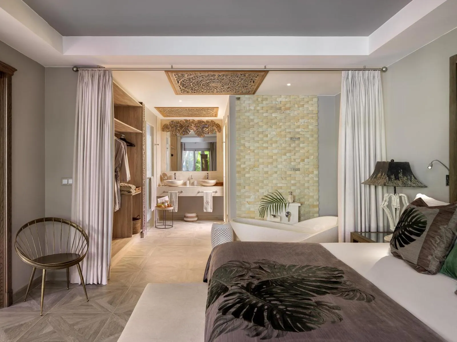 Bathroom, Bed in Royal River, Luxury Hotel - Adults Only