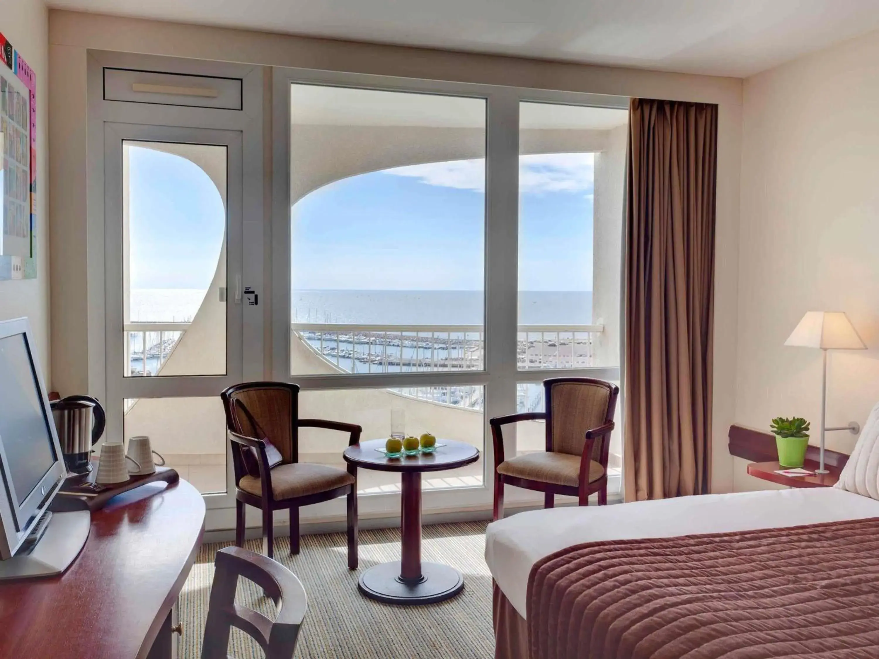 Bedroom, Bed in Mercure Port La Grande Motte Bedroom, Bed in Mercure Port La Grande Motte