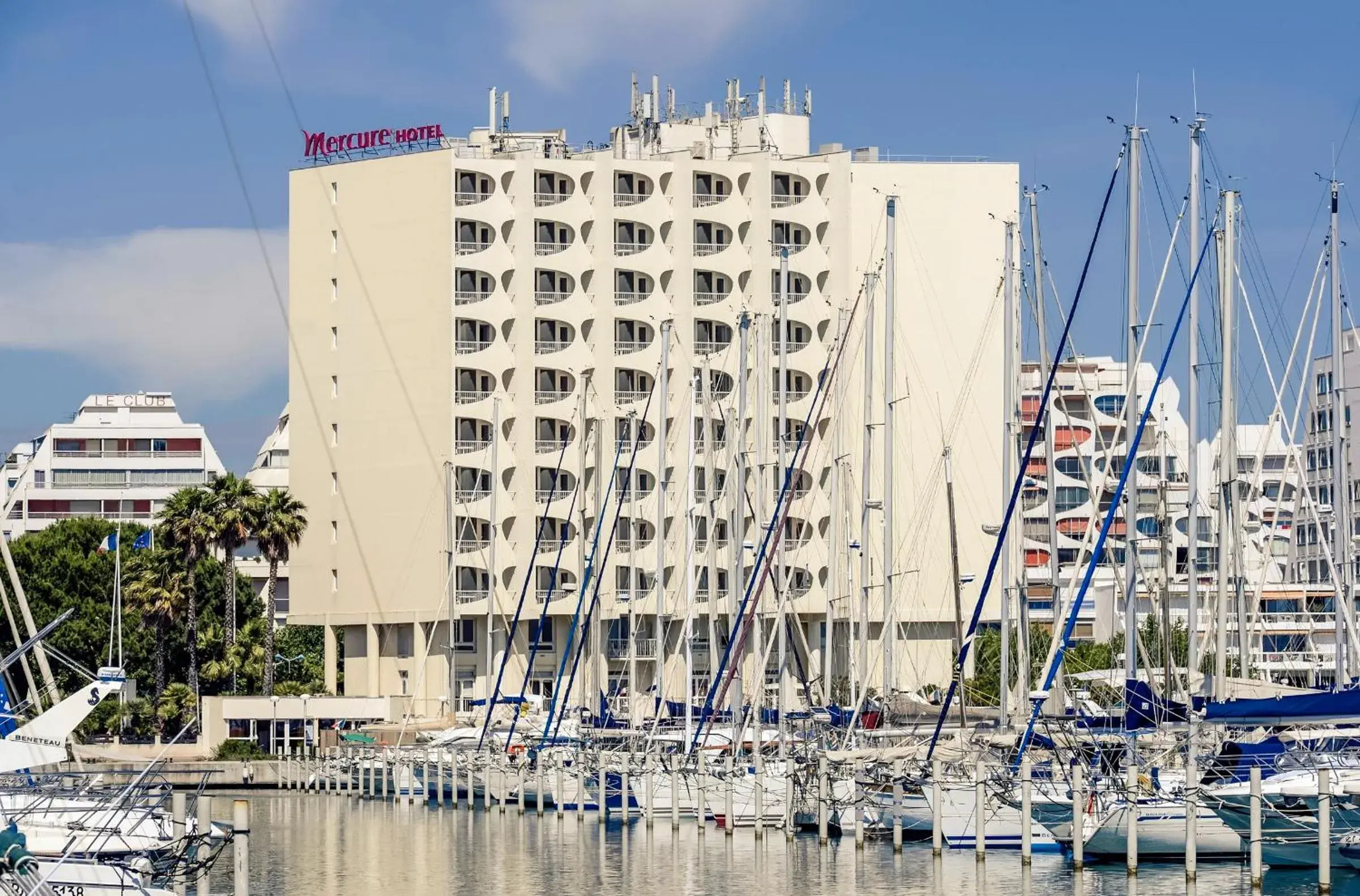 Facade/entrance in Mercure Port La Grande Motte Facade/entrance in Mercure Port La Grande Motte