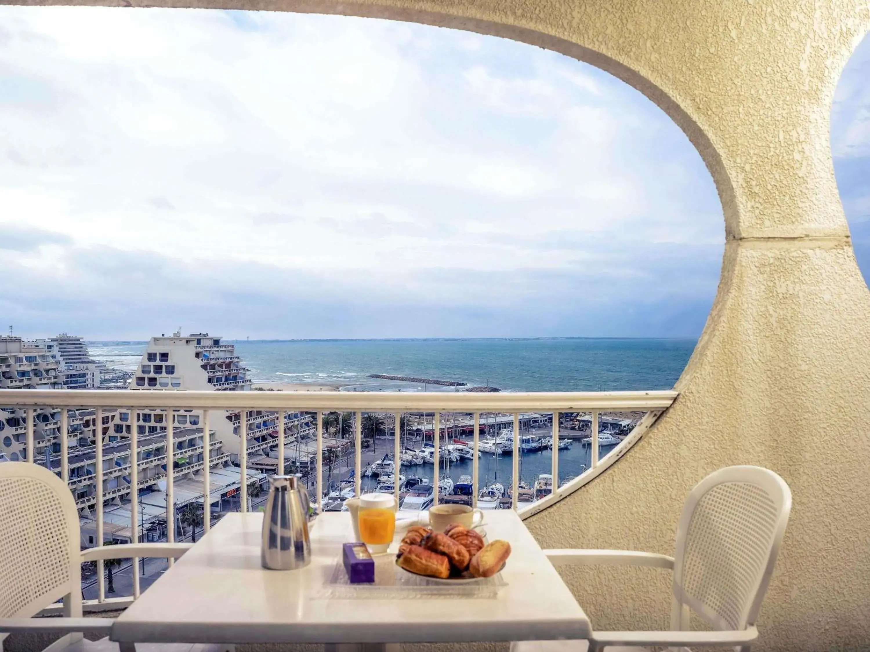 Bedroom in Mercure Port La Grande Motte Bedroom in Mercure Port La Grande Motte