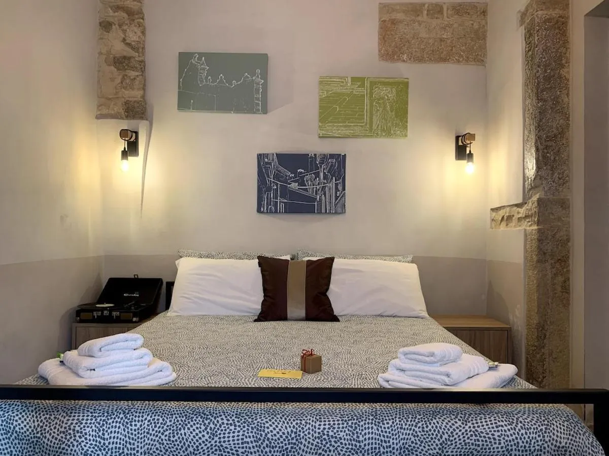 Photo of the whole room, Bed in Locus Pendinelli Trani