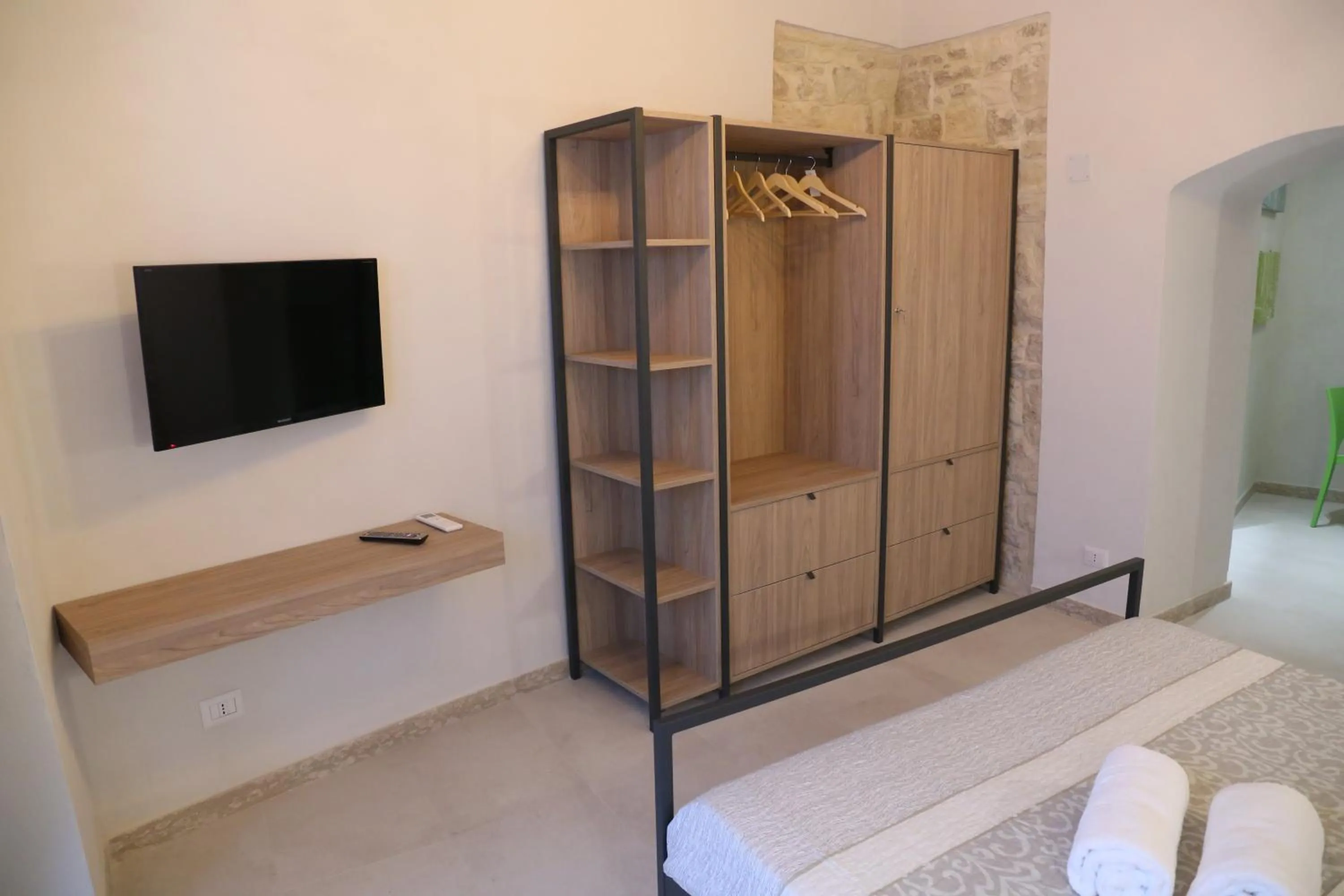 Photo of the whole room, Bed in Locus Pendinelli Trani