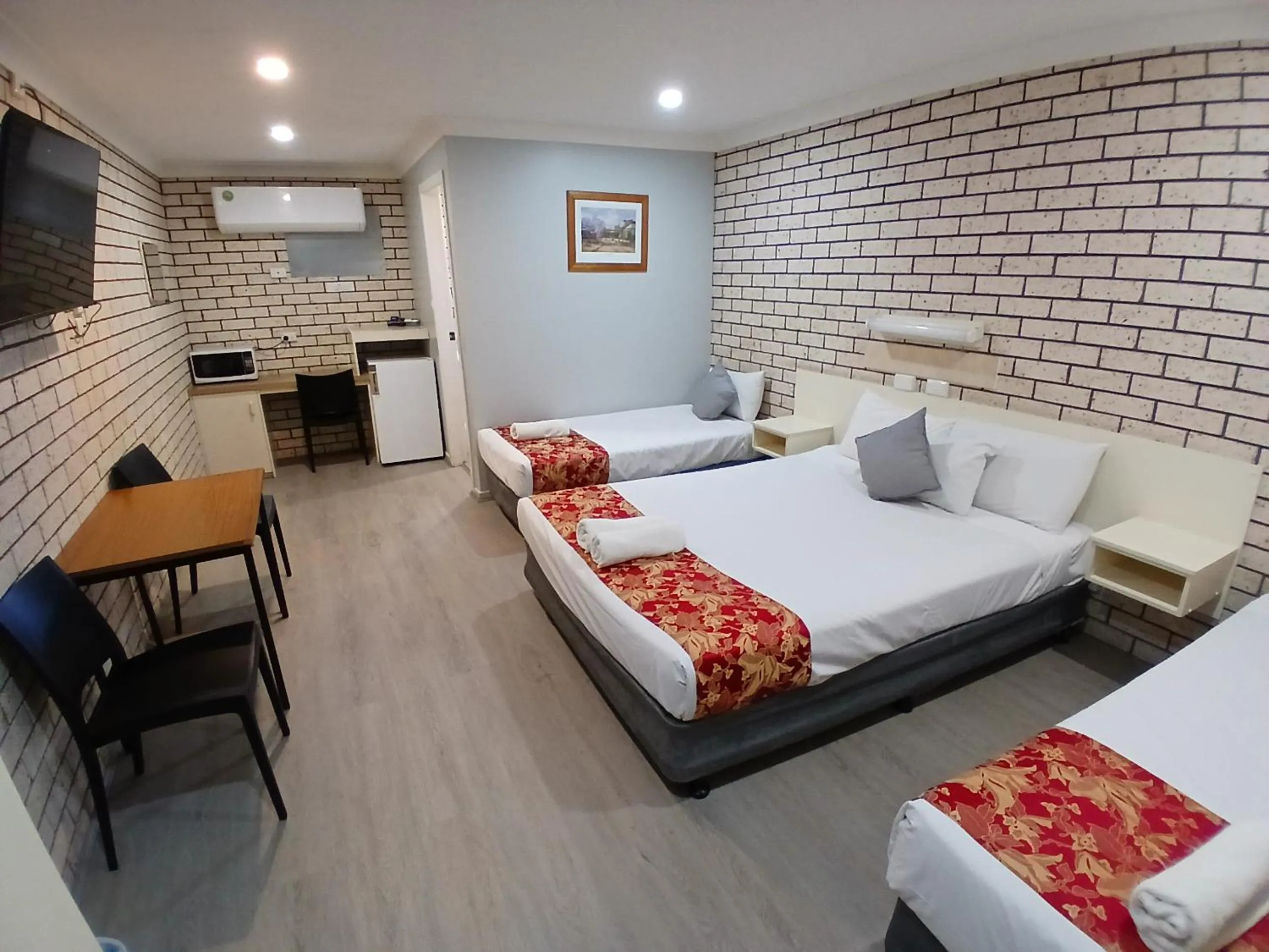 Coffee/tea facilities, Bed in Alfa motel