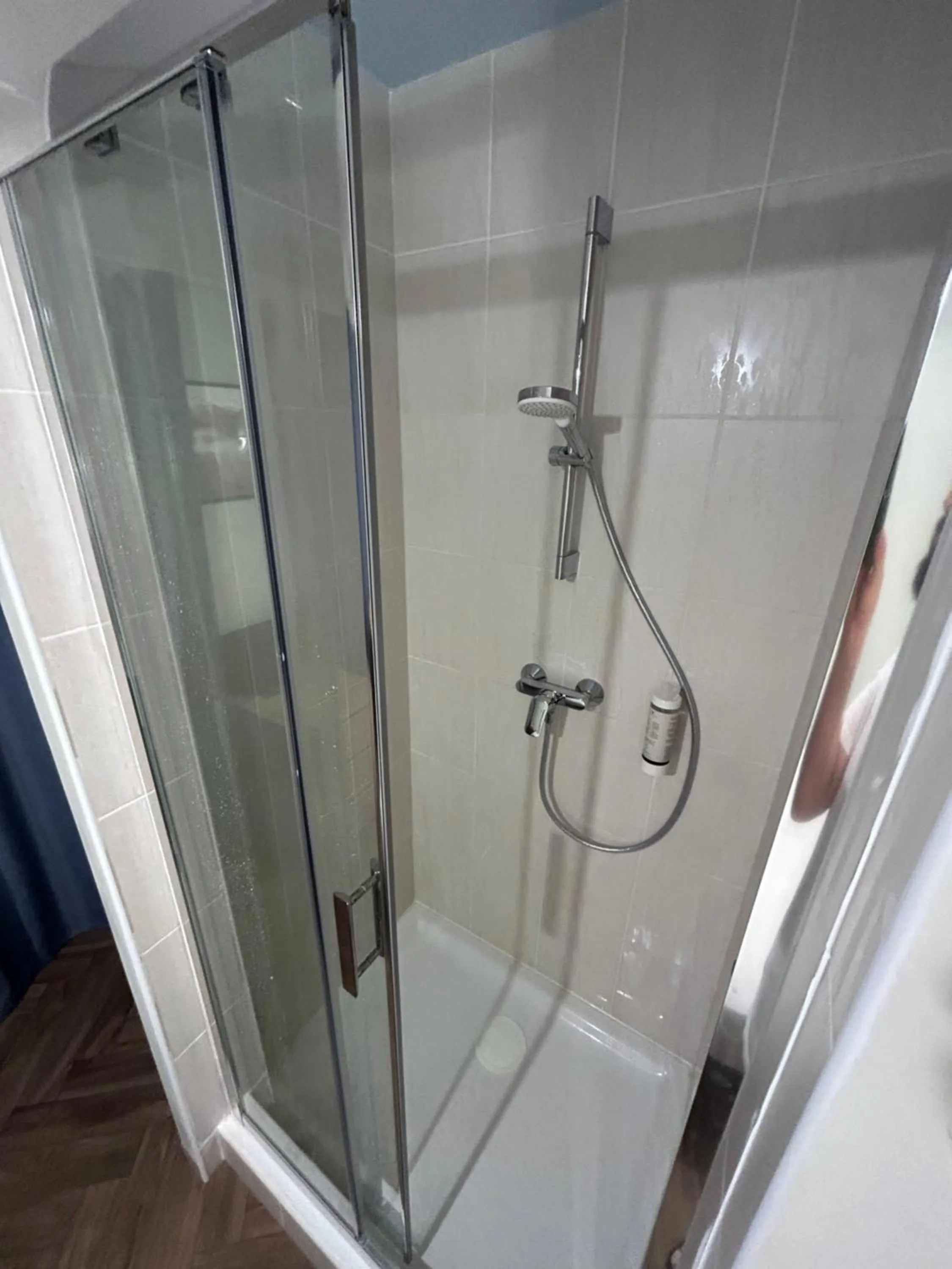 Shower in Initial by balladins, Hôtel Restaurant Broisin