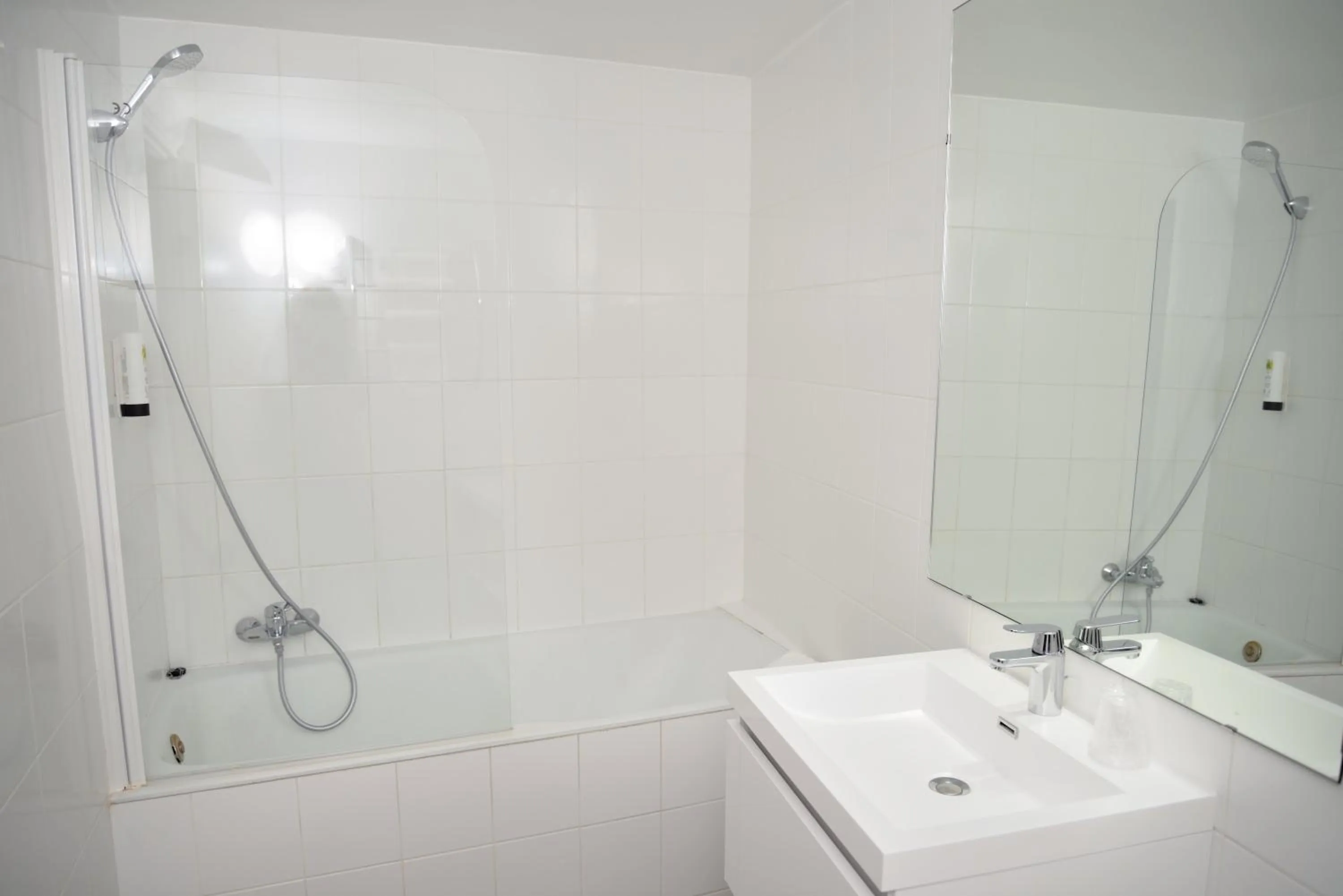 Shower in EtC...Hôtel - Strasbourg Hyper Centre