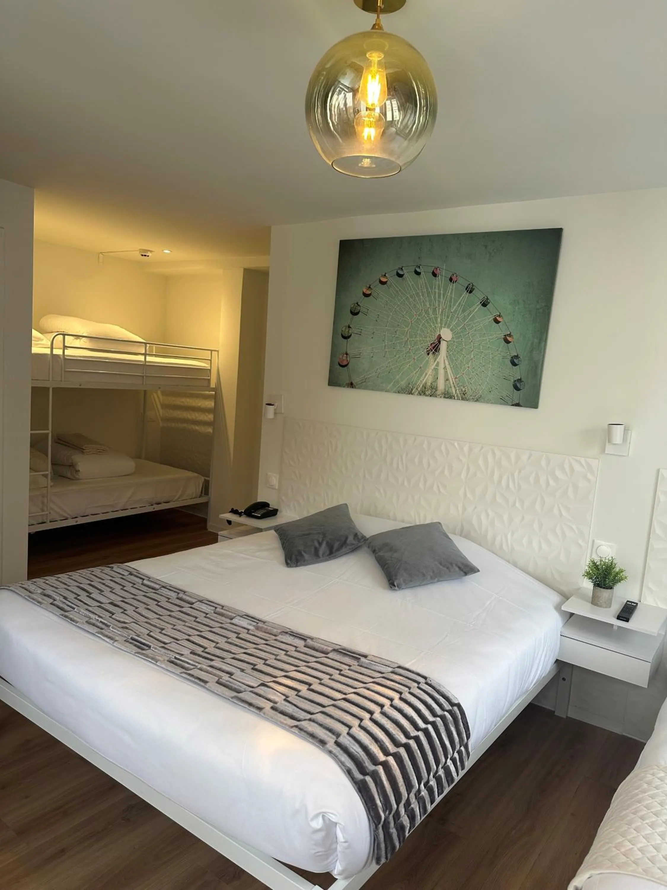 Bedroom, Bed in EtC...Hôtel - Strasbourg Hyper Centre