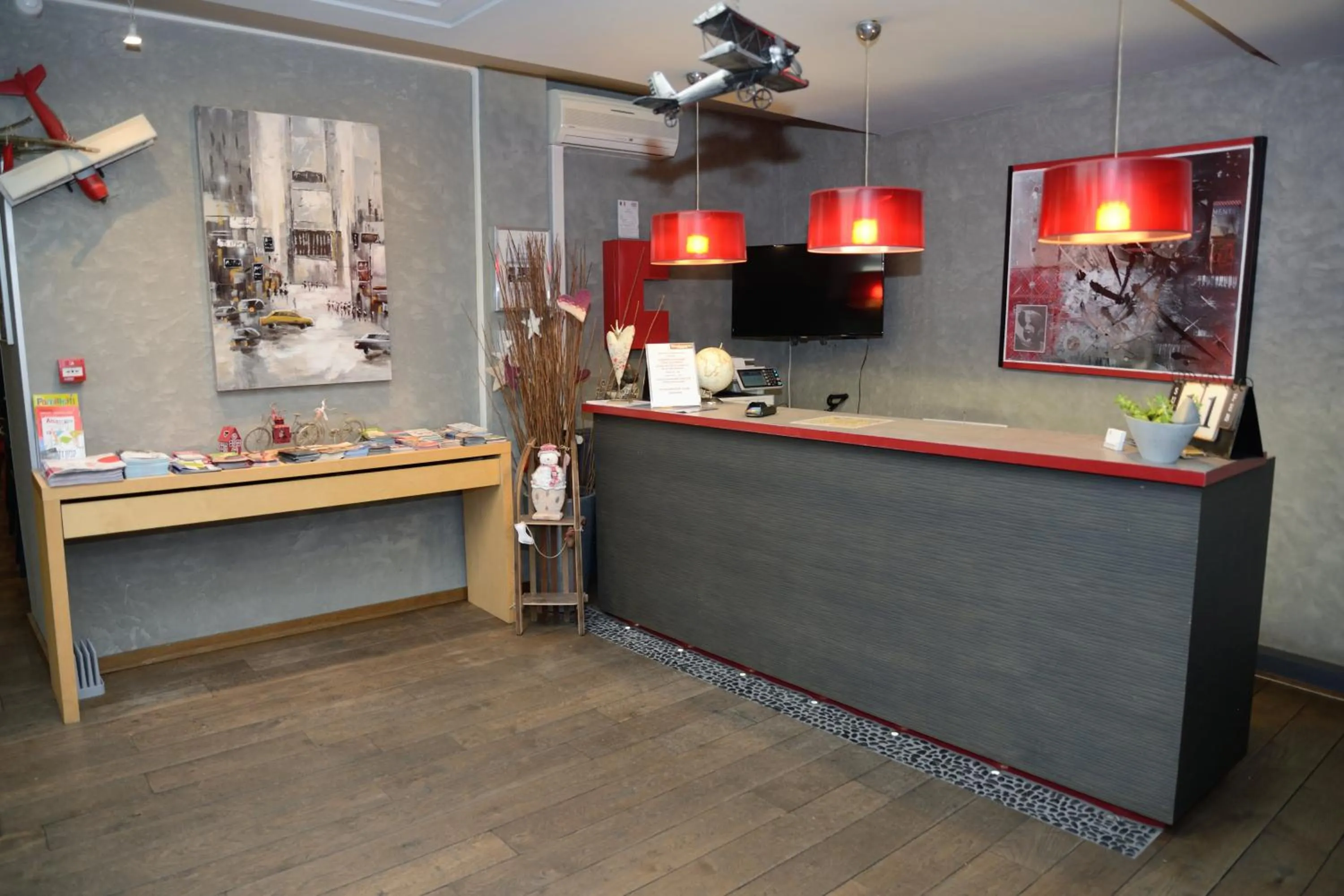 Lobby or reception in EtC...Hôtel - Strasbourg Hyper Centre